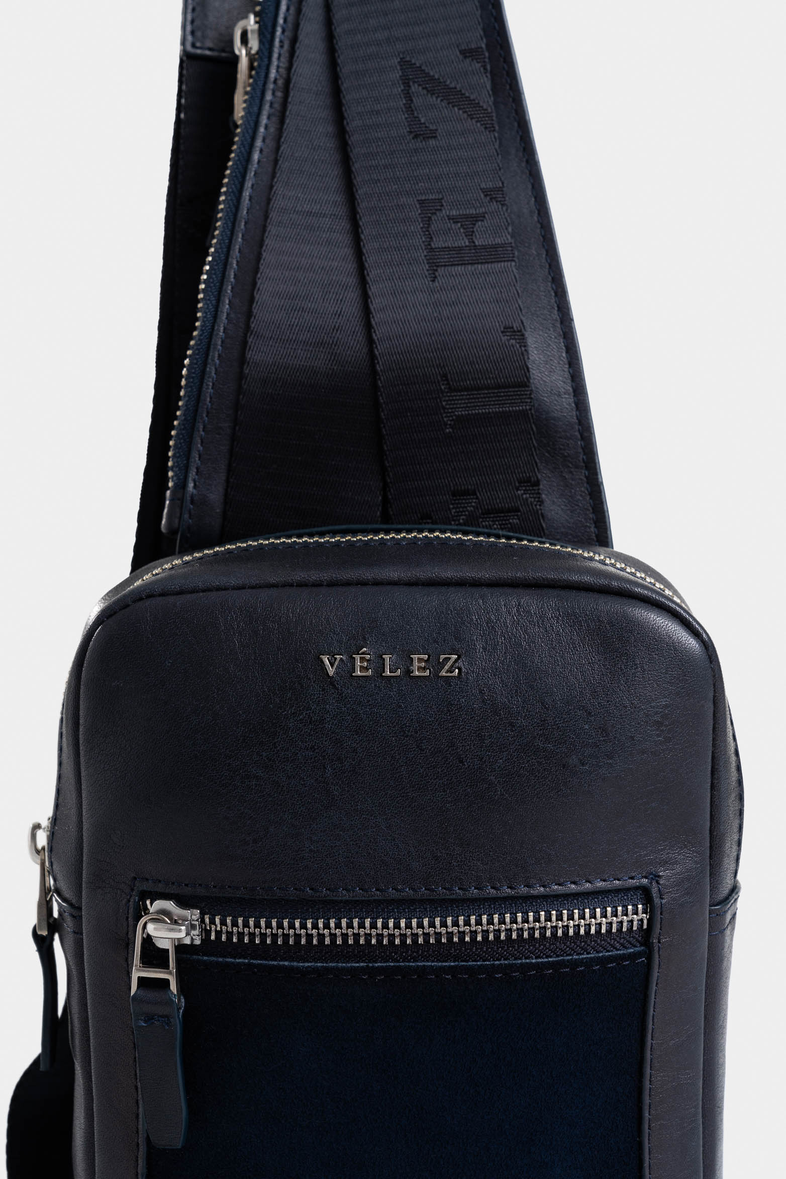 Mikeno 3 Aged Leather Hands-Free Bag for Men - Image 4