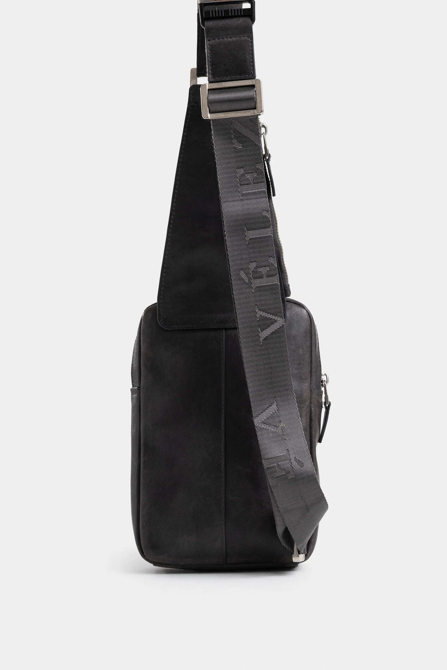 Mikeno 3 Aged Leather Hands-Free Bag for Men - Image 3
