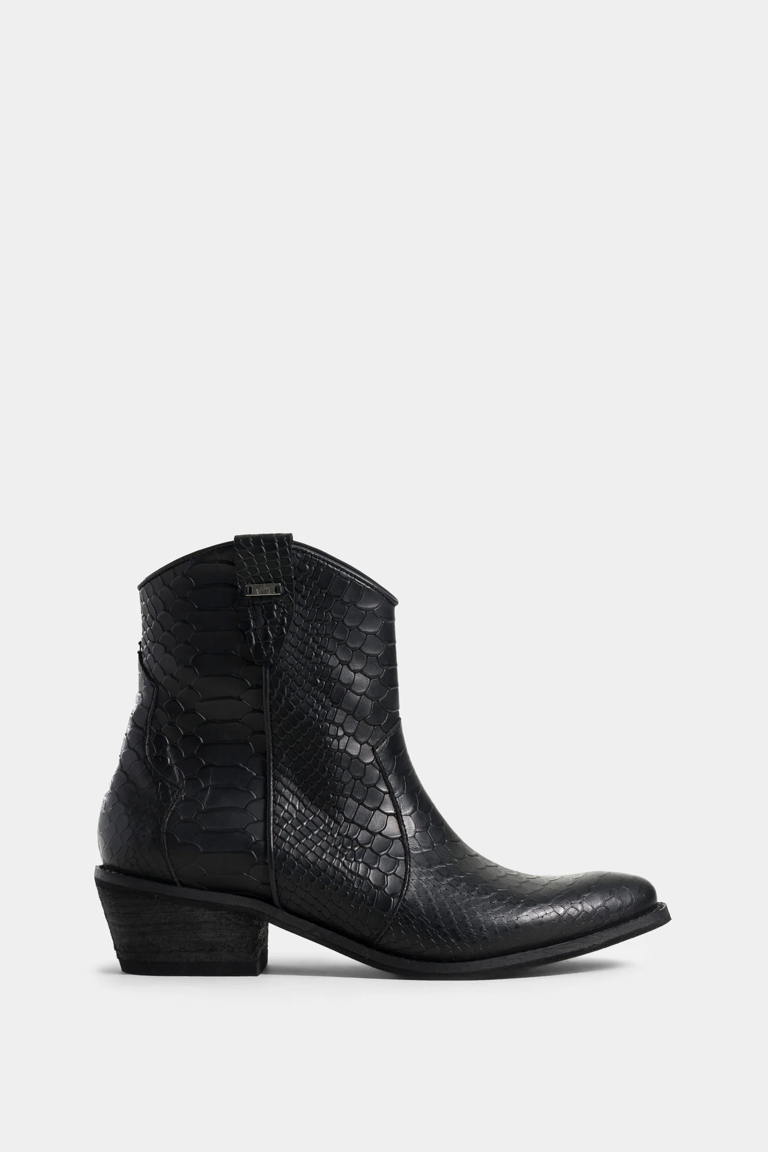 Mongui Leather Heeled Ankle Boots with Animal Plate for Women