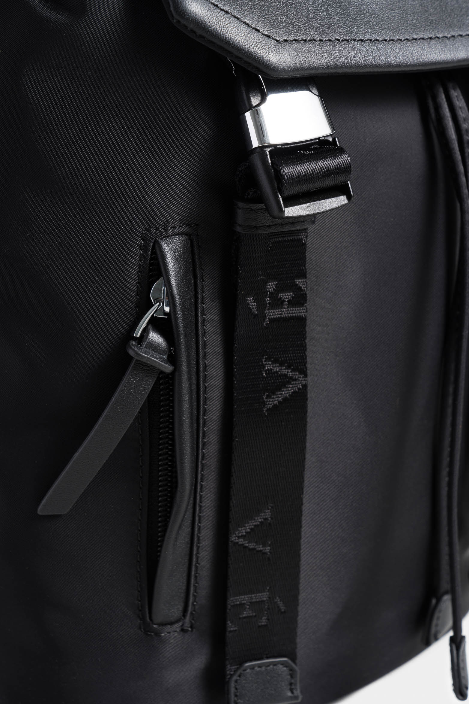 Nasca Tula Urban Style Leather and Recycled Nylon Backpack for Women - Image 4