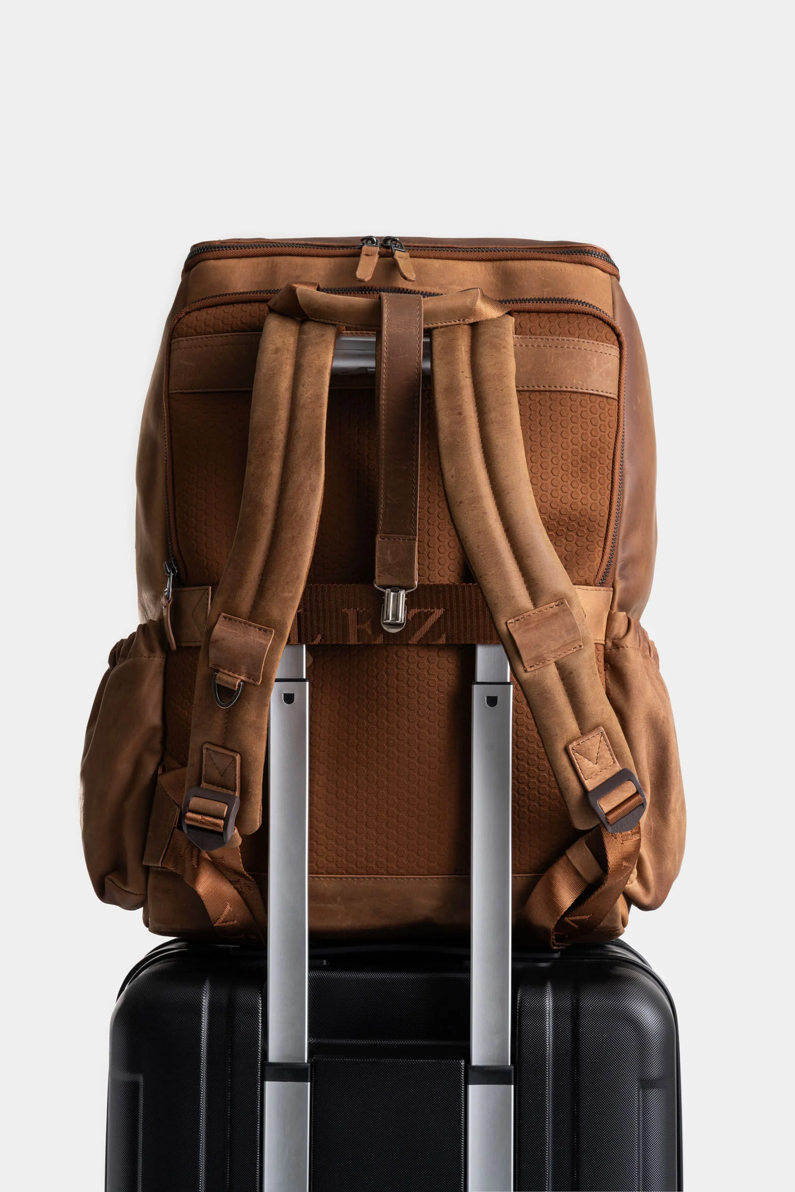 Nomad Leather Backpack for Men, Multifunctional - Image 3