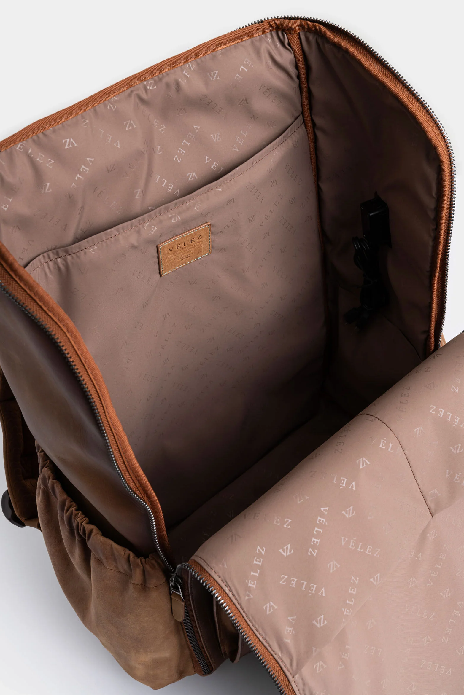 Nomad Leather Backpack for Men, Multifunctional - Image 7
