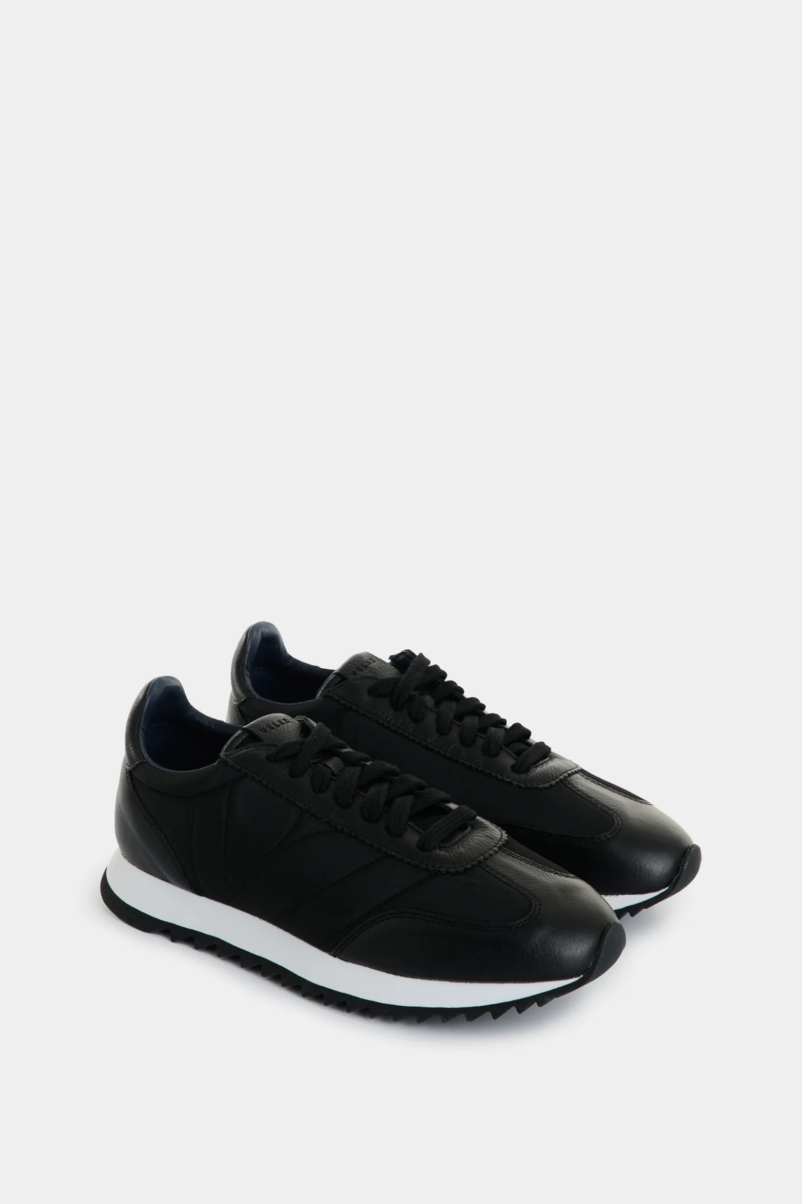 Orión Canvas and Leather Sneakers for women with decorative stitching - Image 2