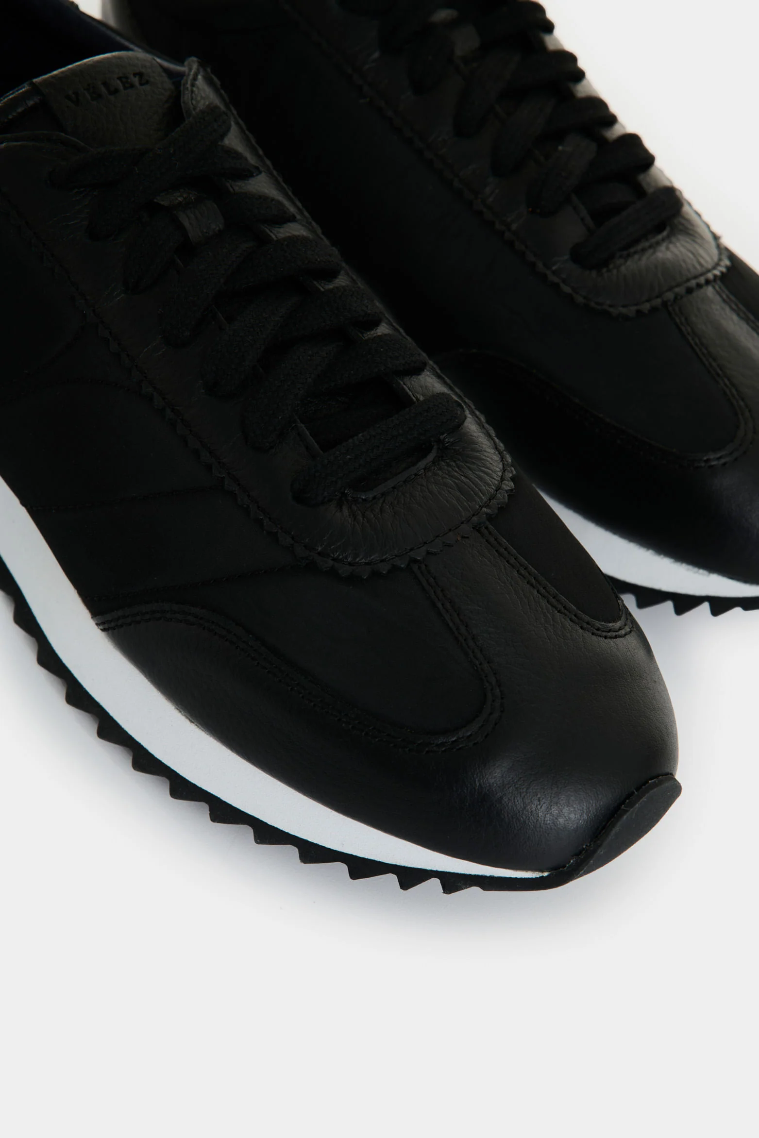Orión Canvas and Leather Sneakers for women with decorative stitching - Image 5