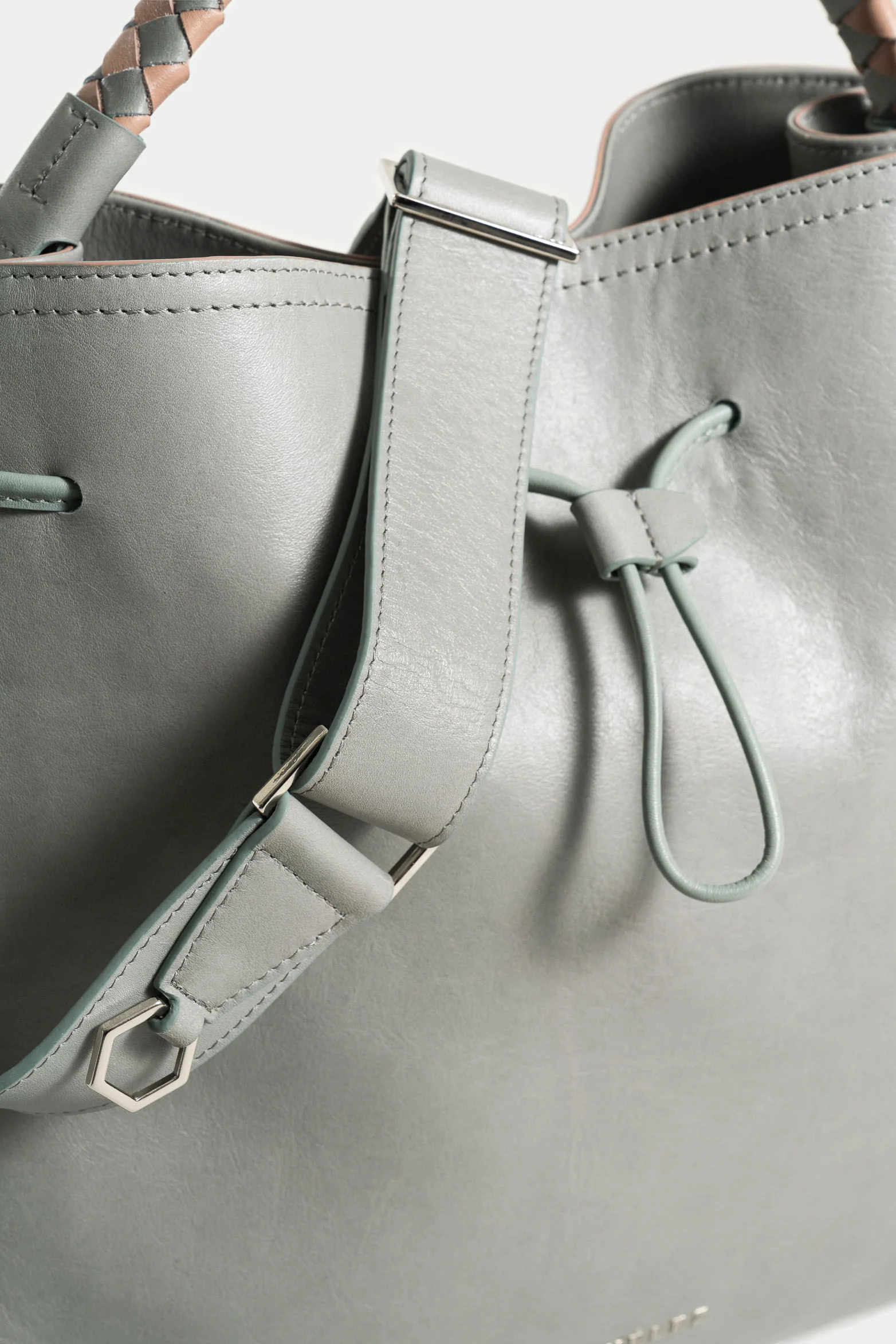 Pers Leather Shopping Bag with Woven Handle for Women - Image 4