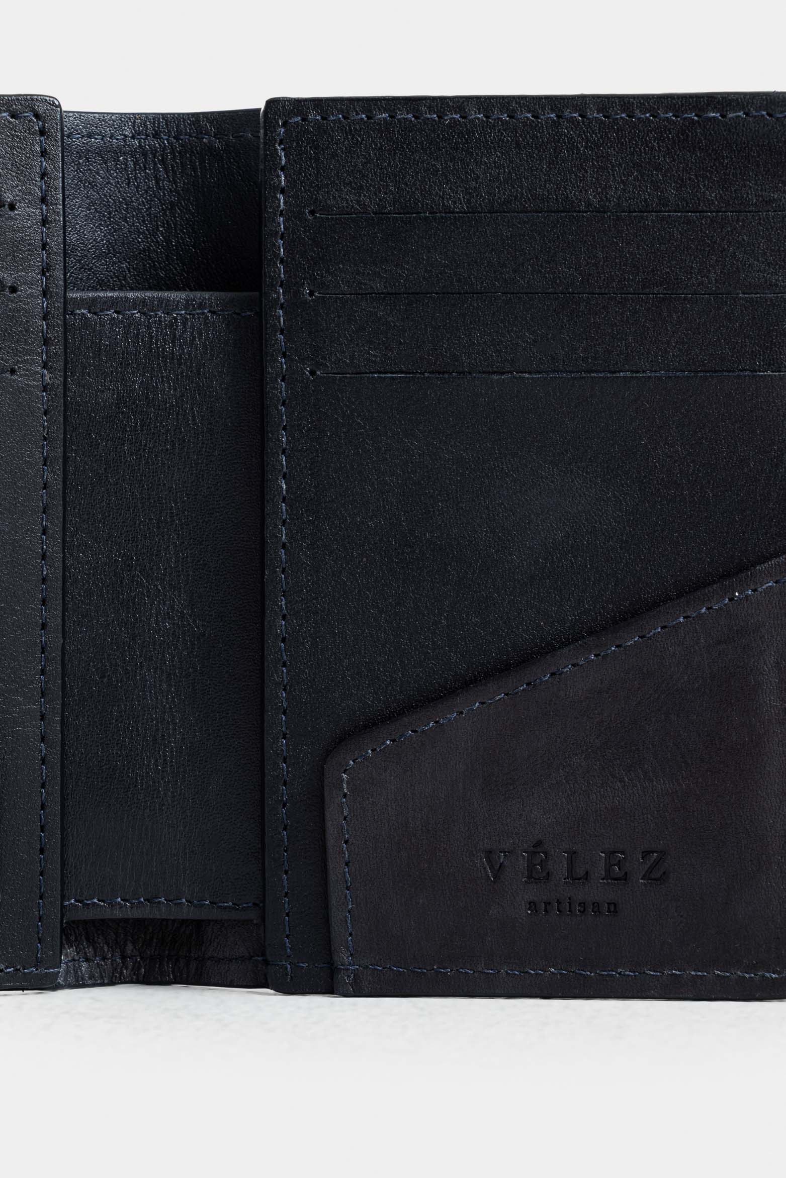 Shadow Men's Leather Wallet with Gradient Finish - Image 5