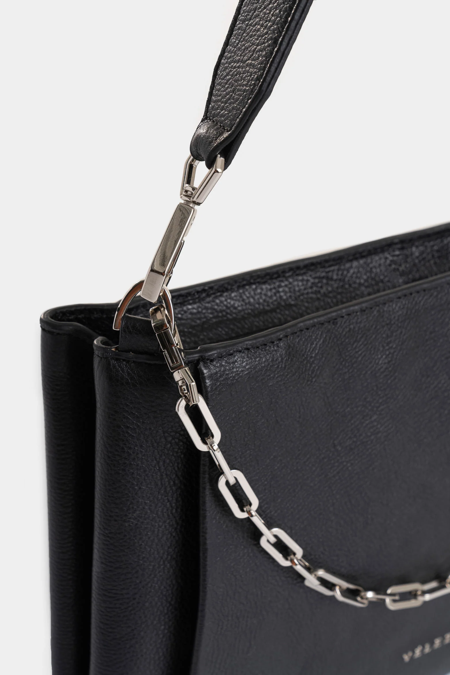 Shopping Gliceria leather bag for women with chain detail - Image 4