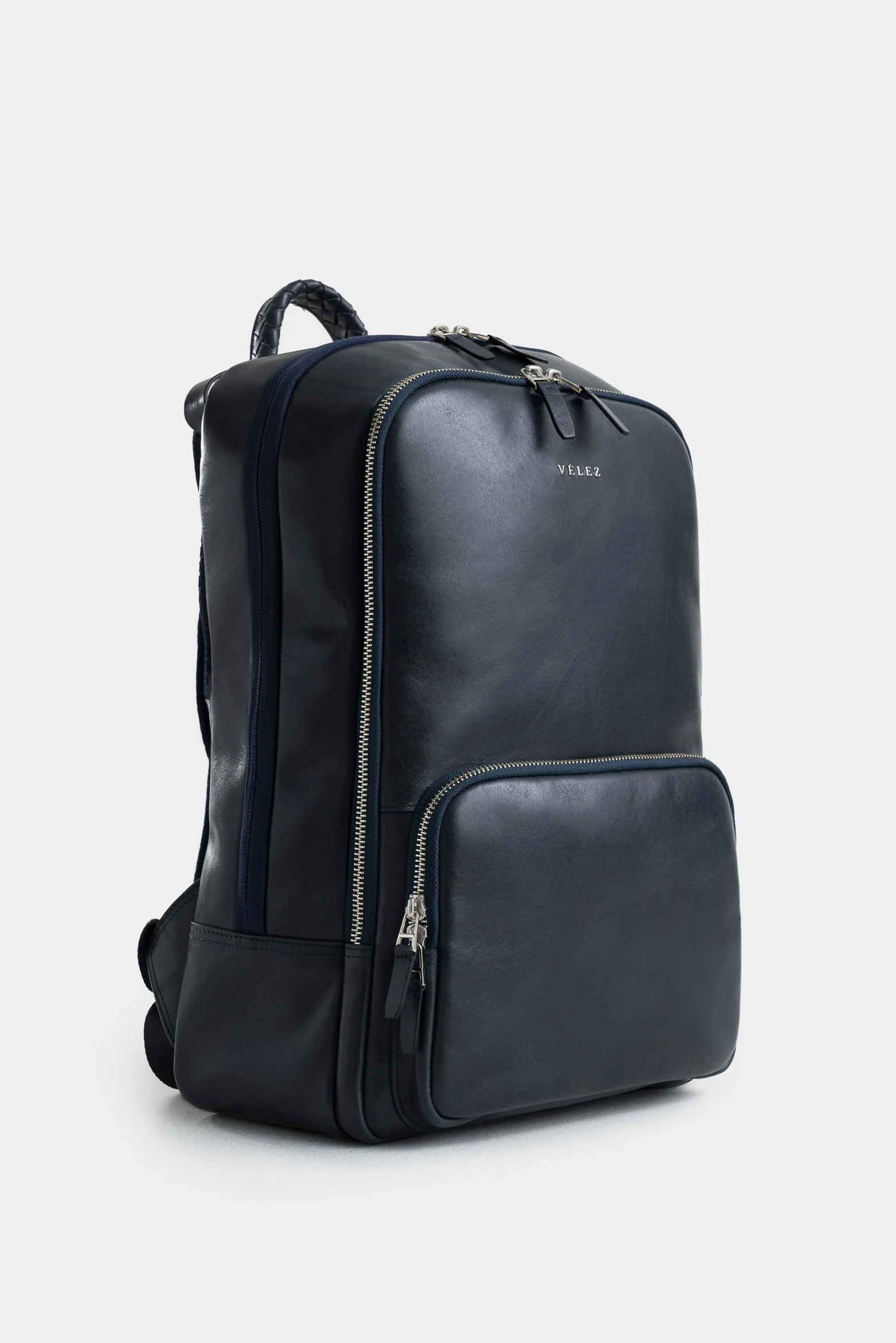 Slim Silhouette Támesis Leather Backpack for Men in Dark Blue - Image 2