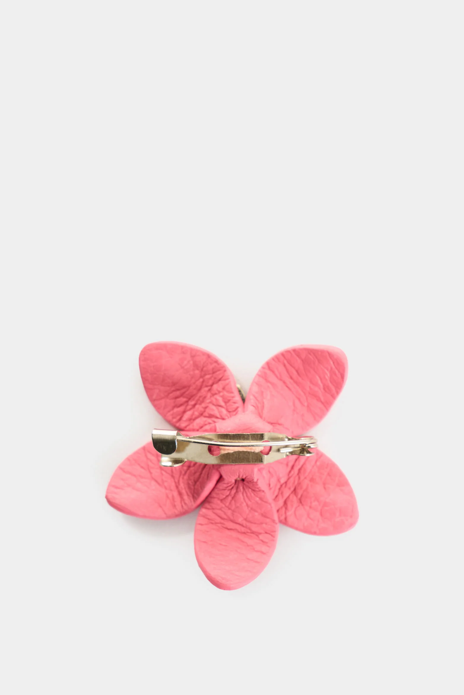 Small leather San Joaquín flower brooch for women - Image 3