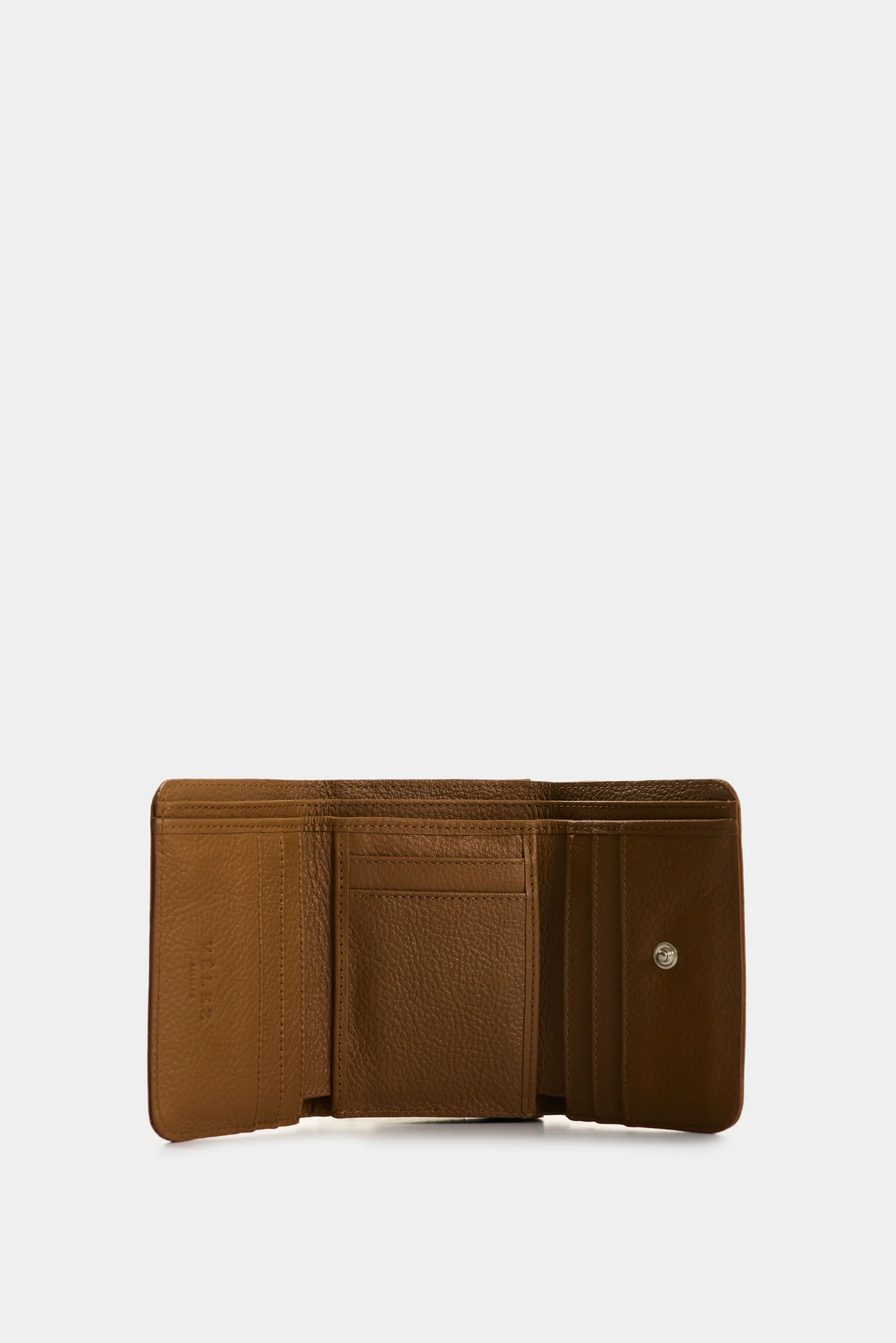 Small leather wallet for women with clasp closure - Image 2