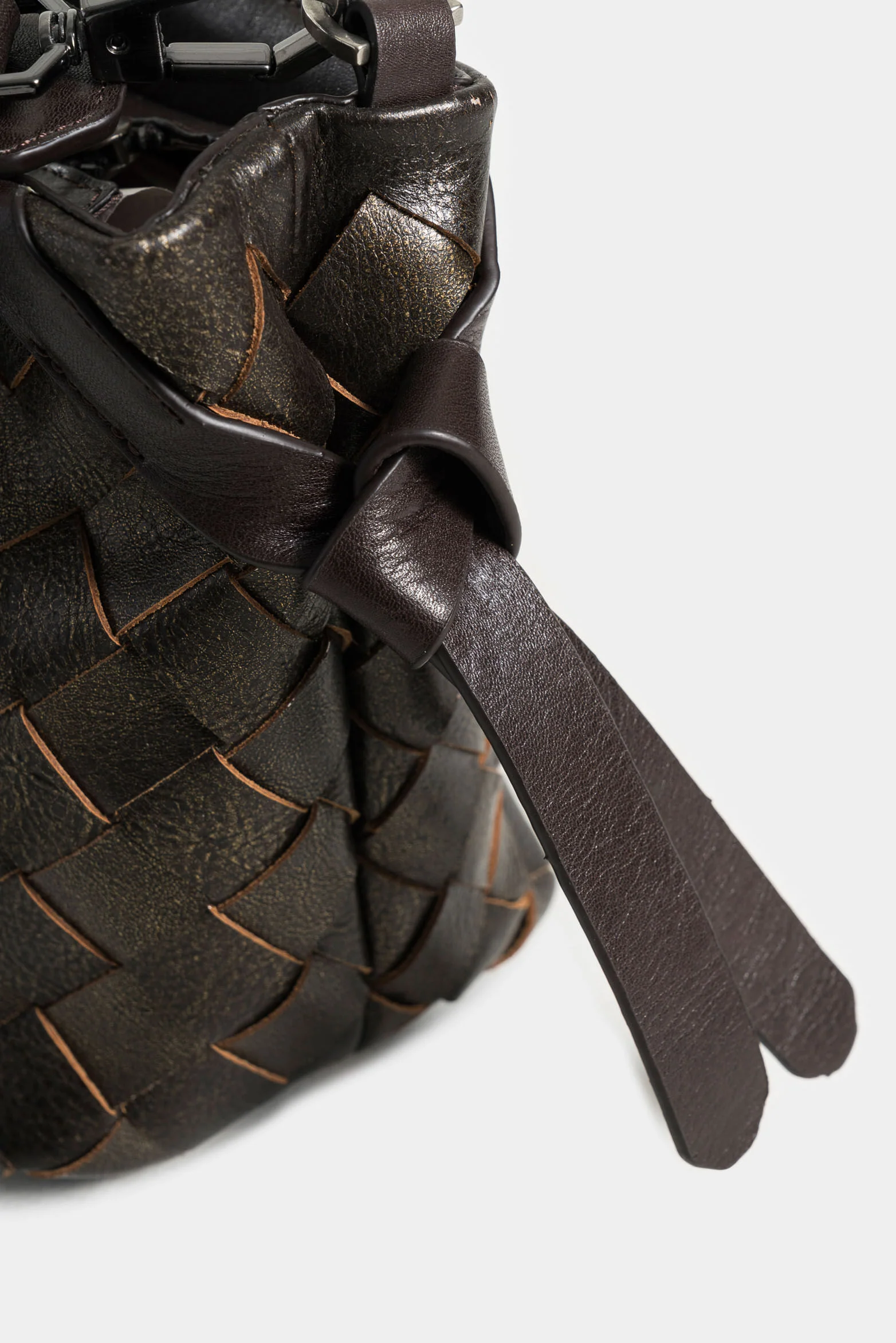 Smooth Leather Kalahari Hands-Free Bag for Women with Artisanal Weaving - Image 4