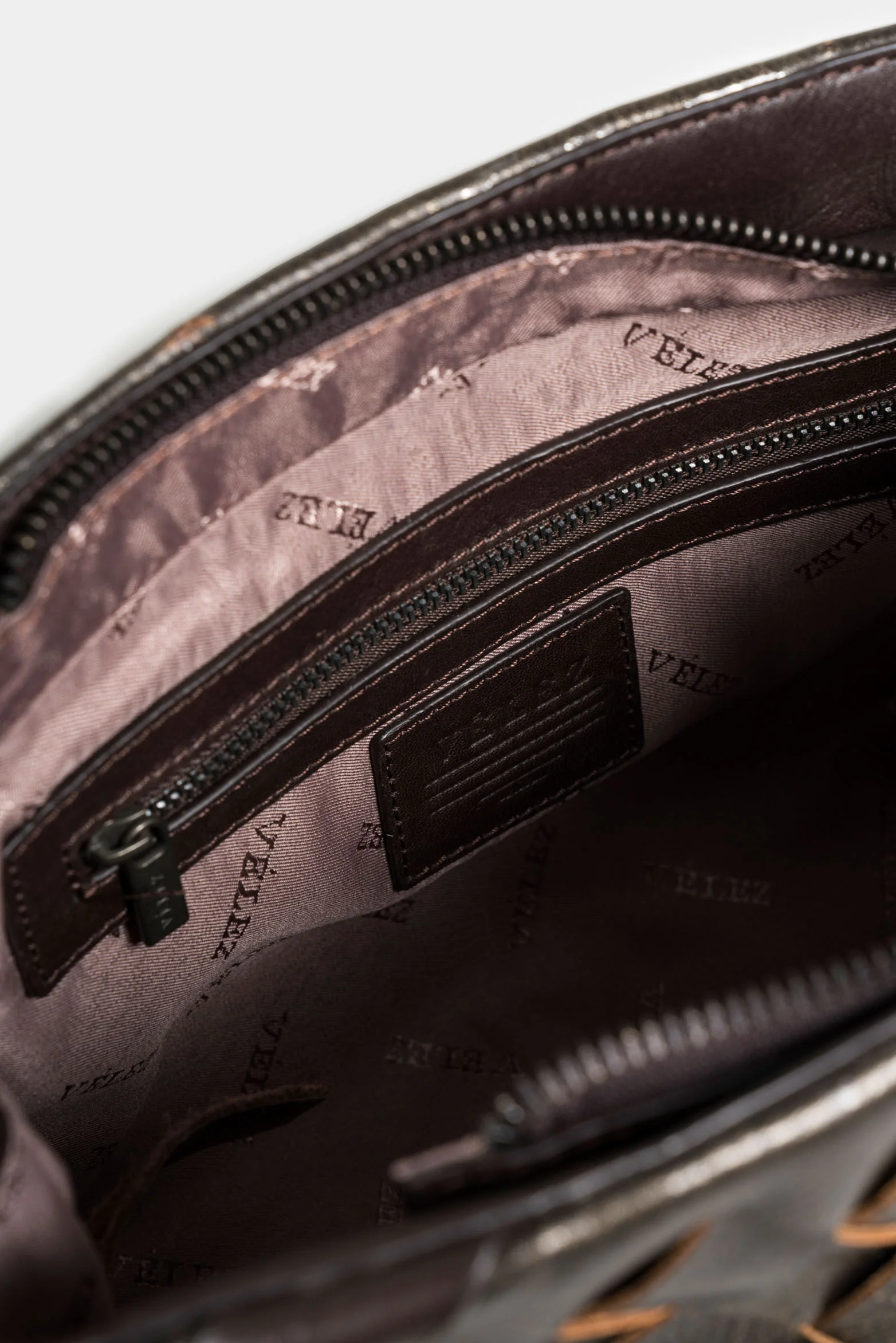 Smooth Leather Kalahari Hands-Free Bag for Women with Artisanal Weaving - Image 5
