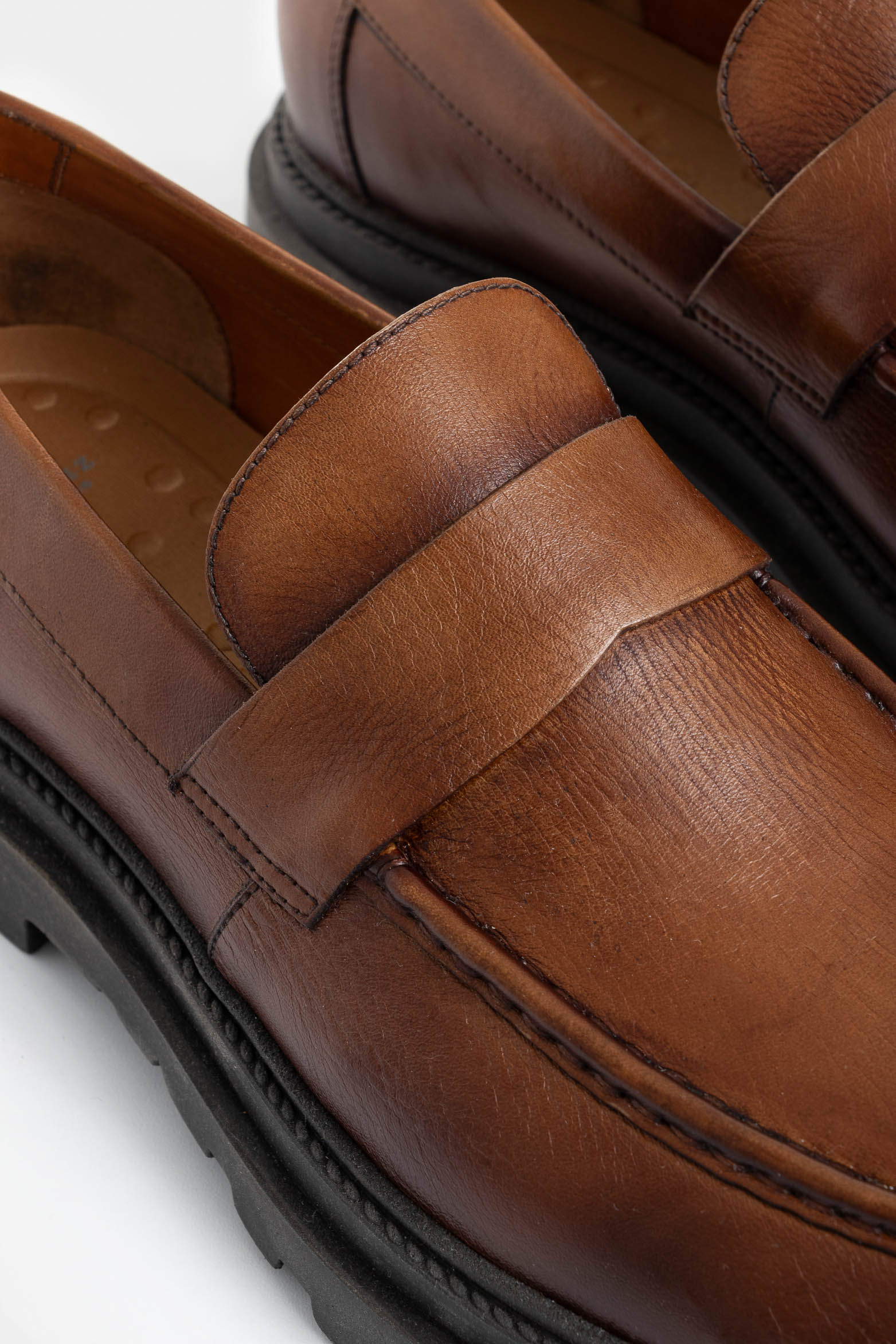 Sunny Leather Loafers for Women with Mask Detail - Image 5