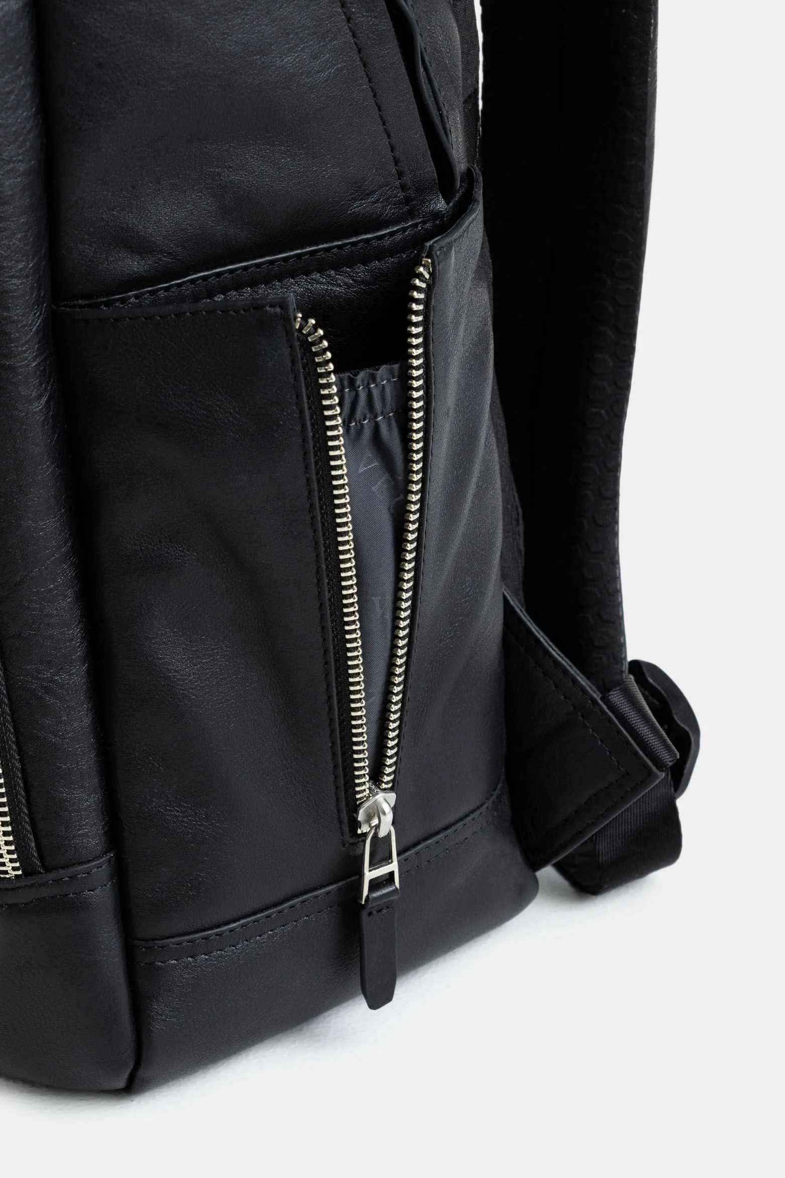 Tropical Escape 2.0 Leather Backpack for Men with Side Pocket - Image 5