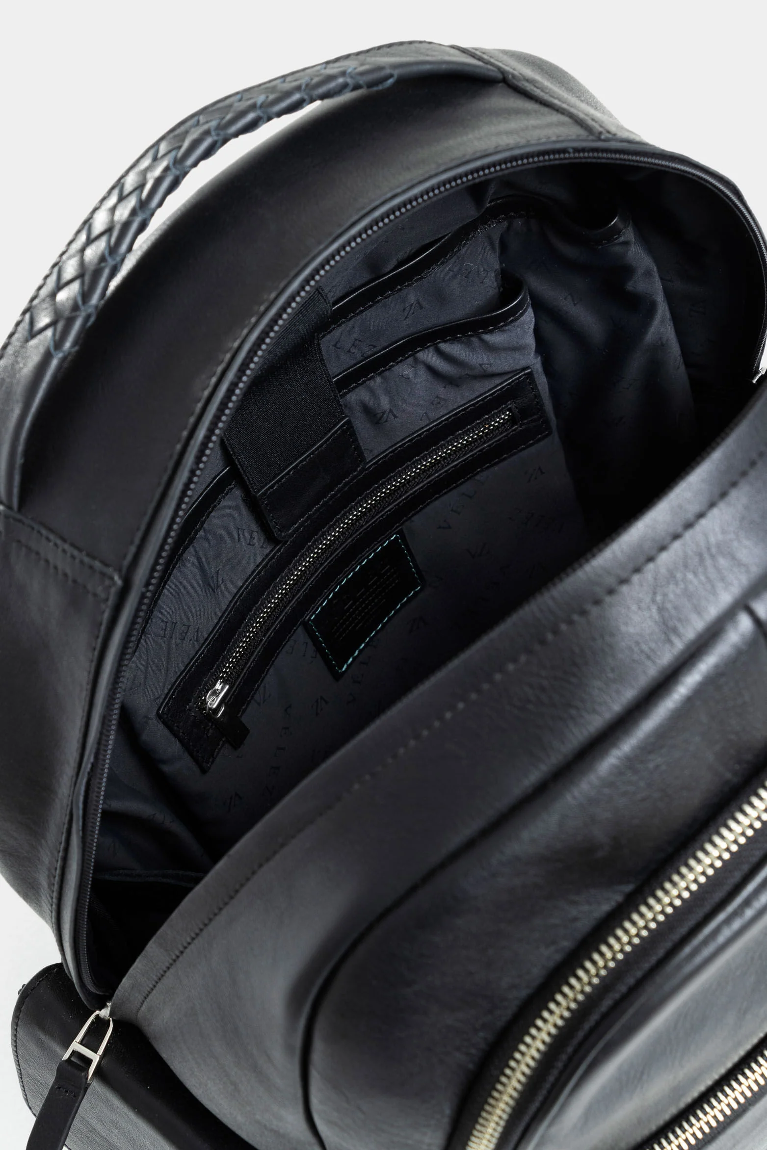 Tropical Escape 2.0 Leather Backpack for Men with Side Pocket - Image 6