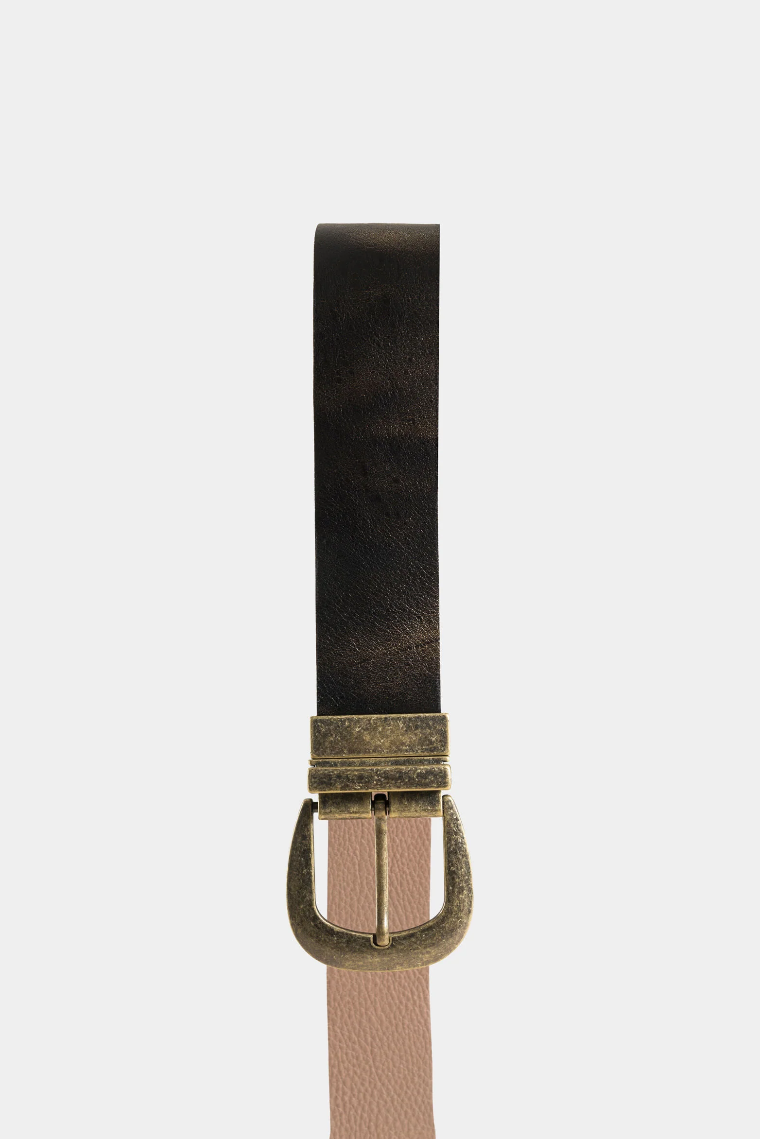 Uyuni reversible women's leather belt with rustic buckle - Image 2