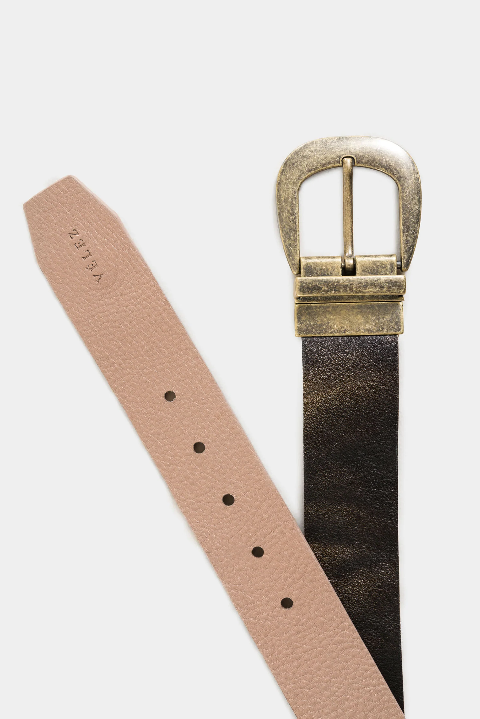 Uyuni reversible women's leather belt with rustic buckle - Image 3