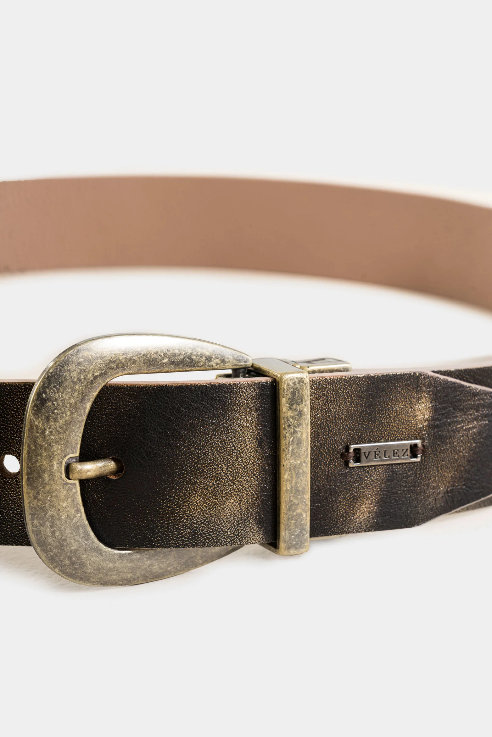 Uyuni reversible women's leather belt with rustic buckle - Image 4