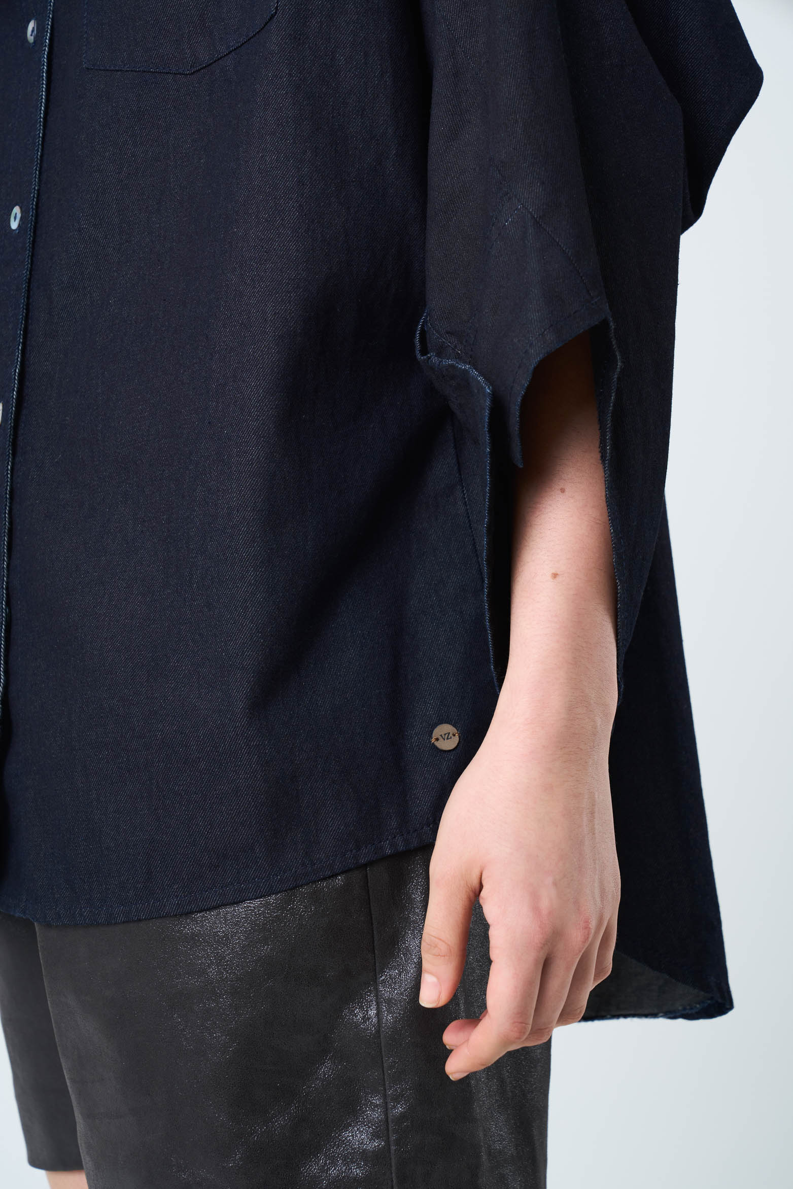 Vega waxed-effect women's shirt - Image 7