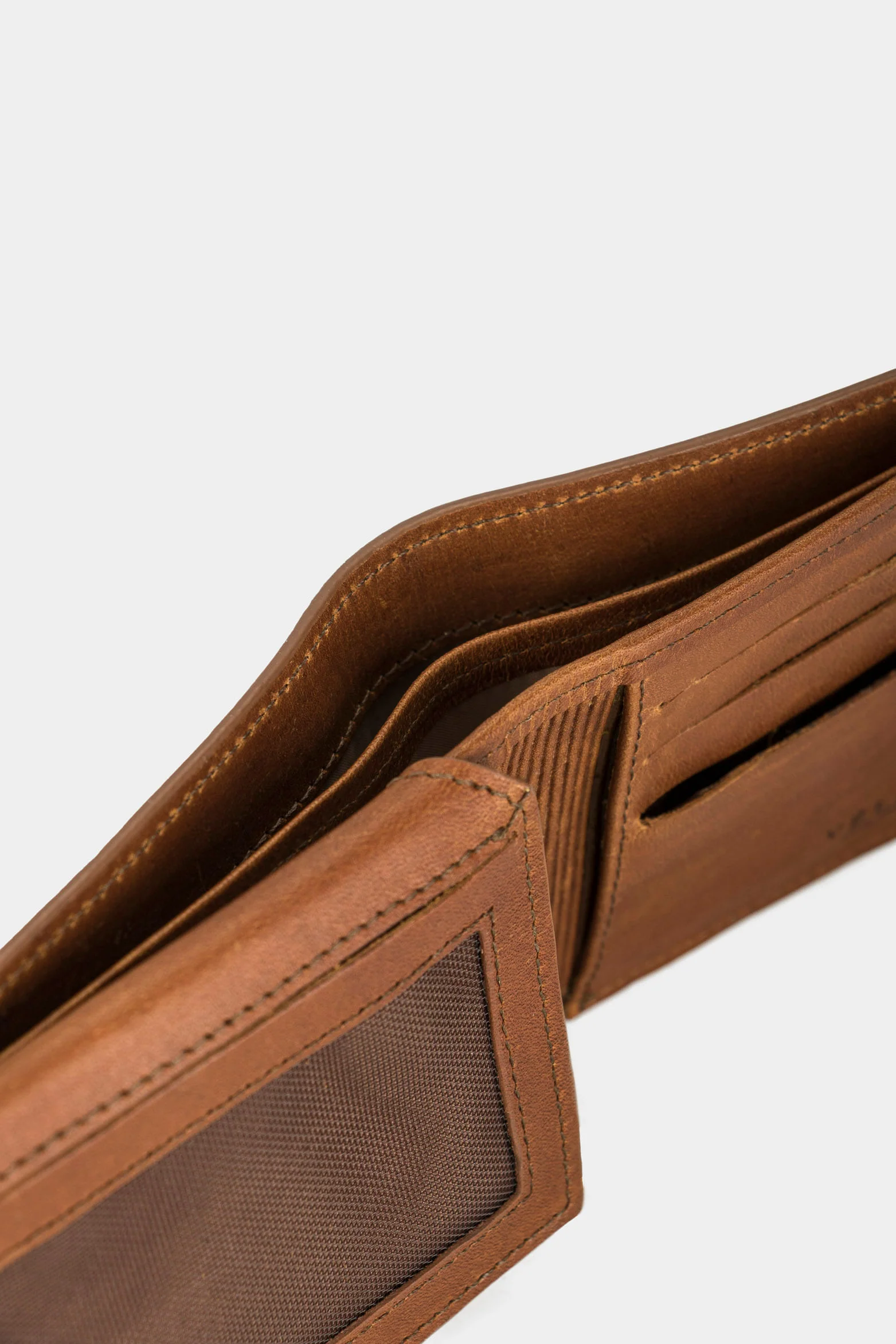 Vintage Leather Wallet and Keychain Kit - Image 7