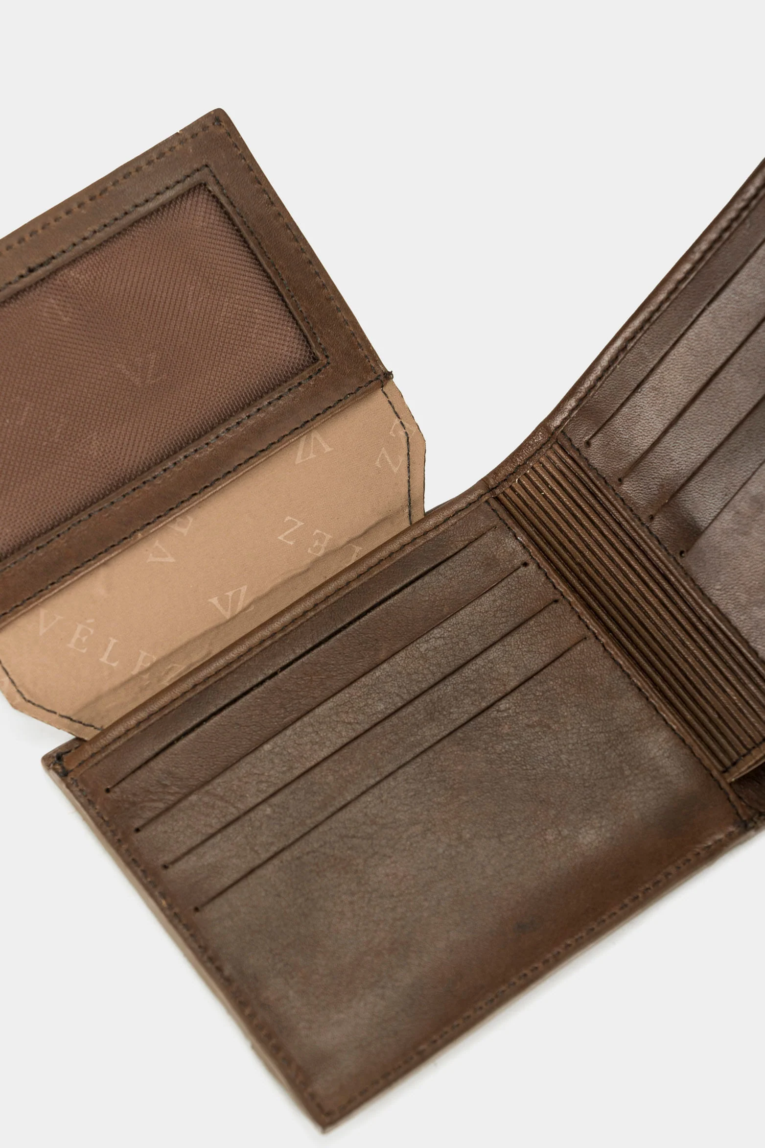 Wallet and Keychain Kit in Smooth Leather Café - Image 5