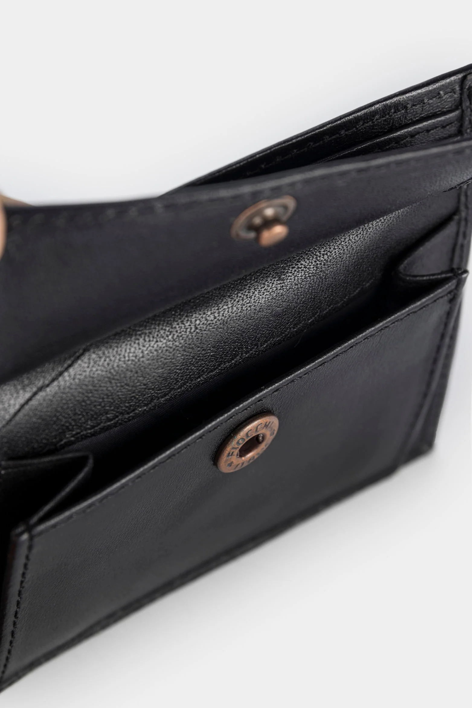 Wild Leather Wallet for Men with Internal Coin Pocket - Image 5