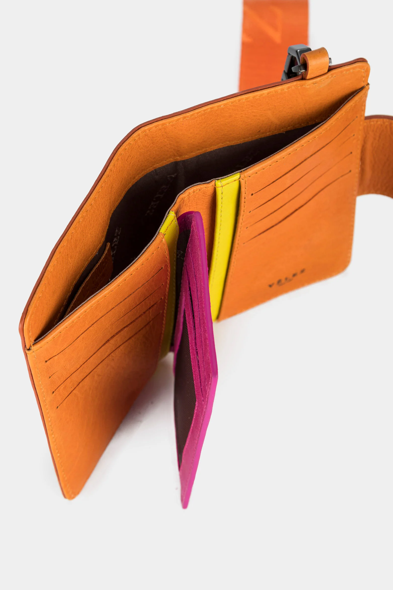 Women’s Alarcón Leather Wallet with Contrasting Color Accents - Image 7
