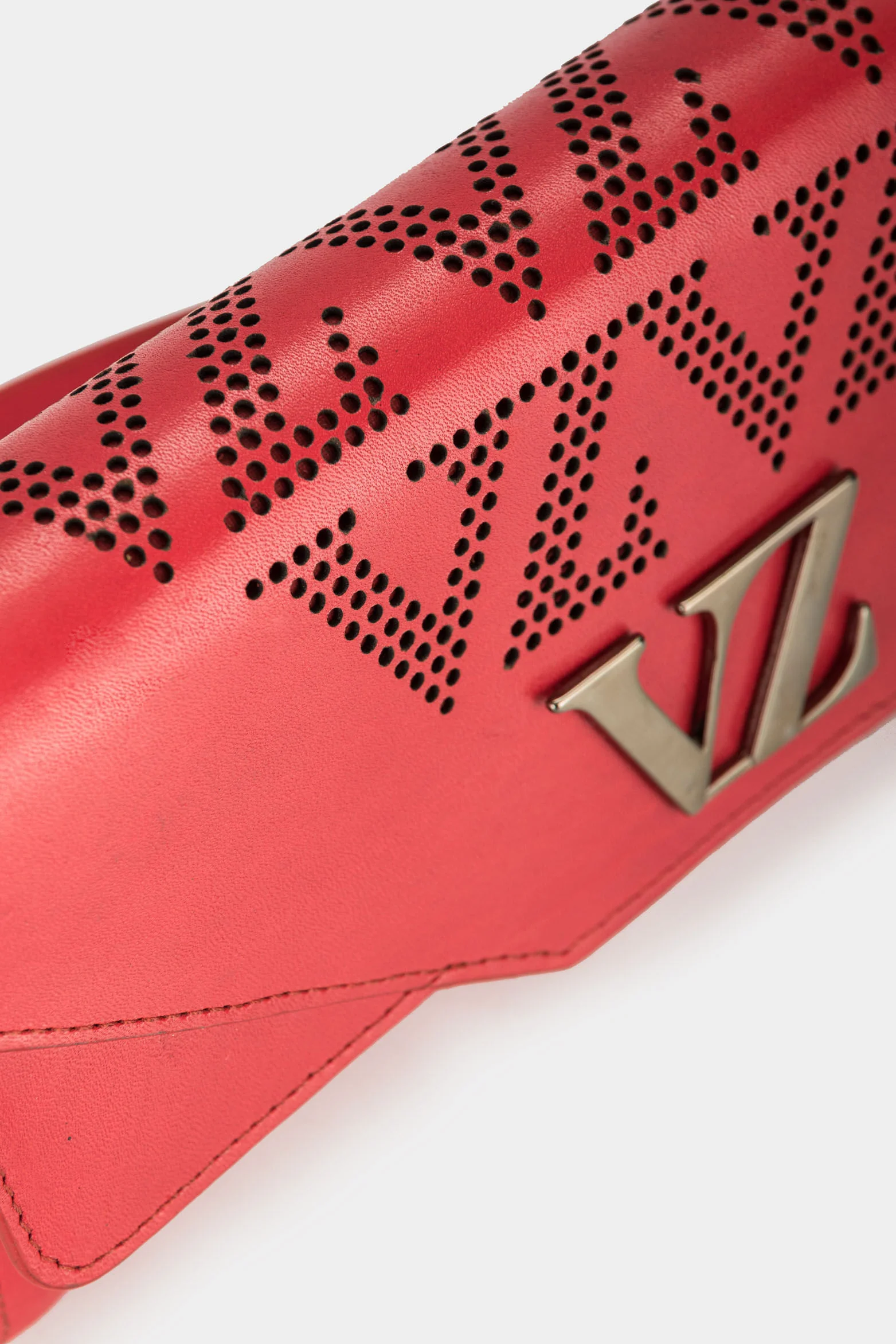 Women’s Damasco Accordion Wallet in Leather with Perforated Detail - Image 7