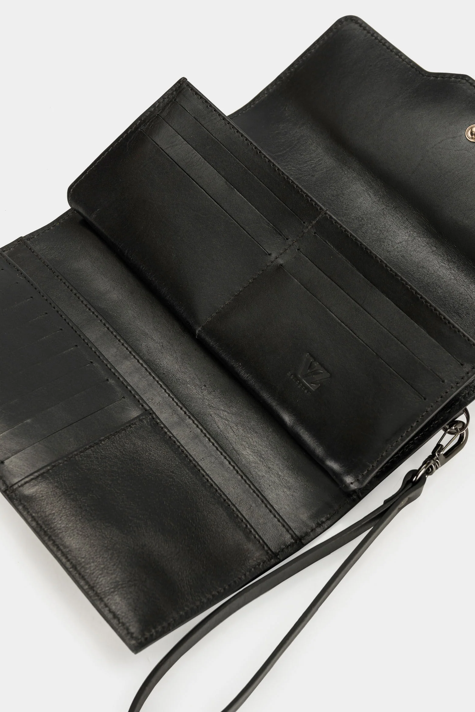 Women’s Damasco Accordion Wallet in Leather with Perforated Detail - Image 2