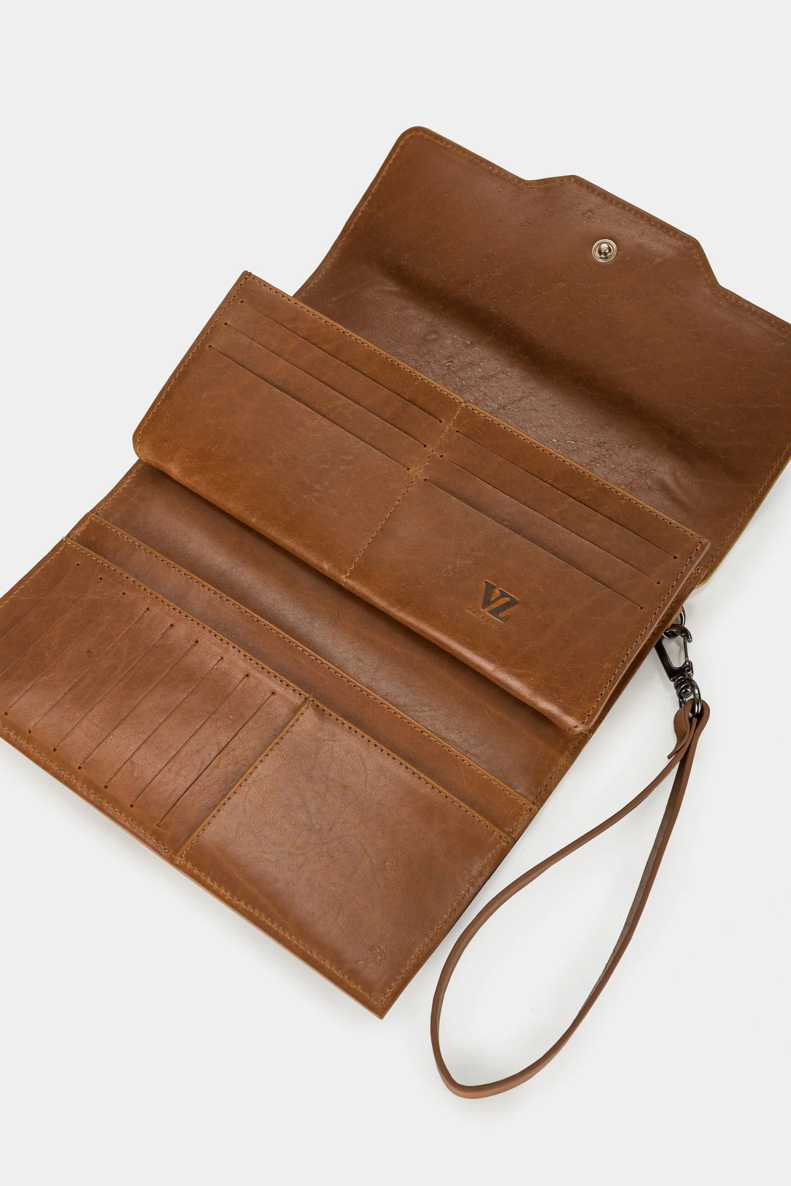 Women’s Damasco Accordion Wallet in Leather with Perforated Detail - Image 2