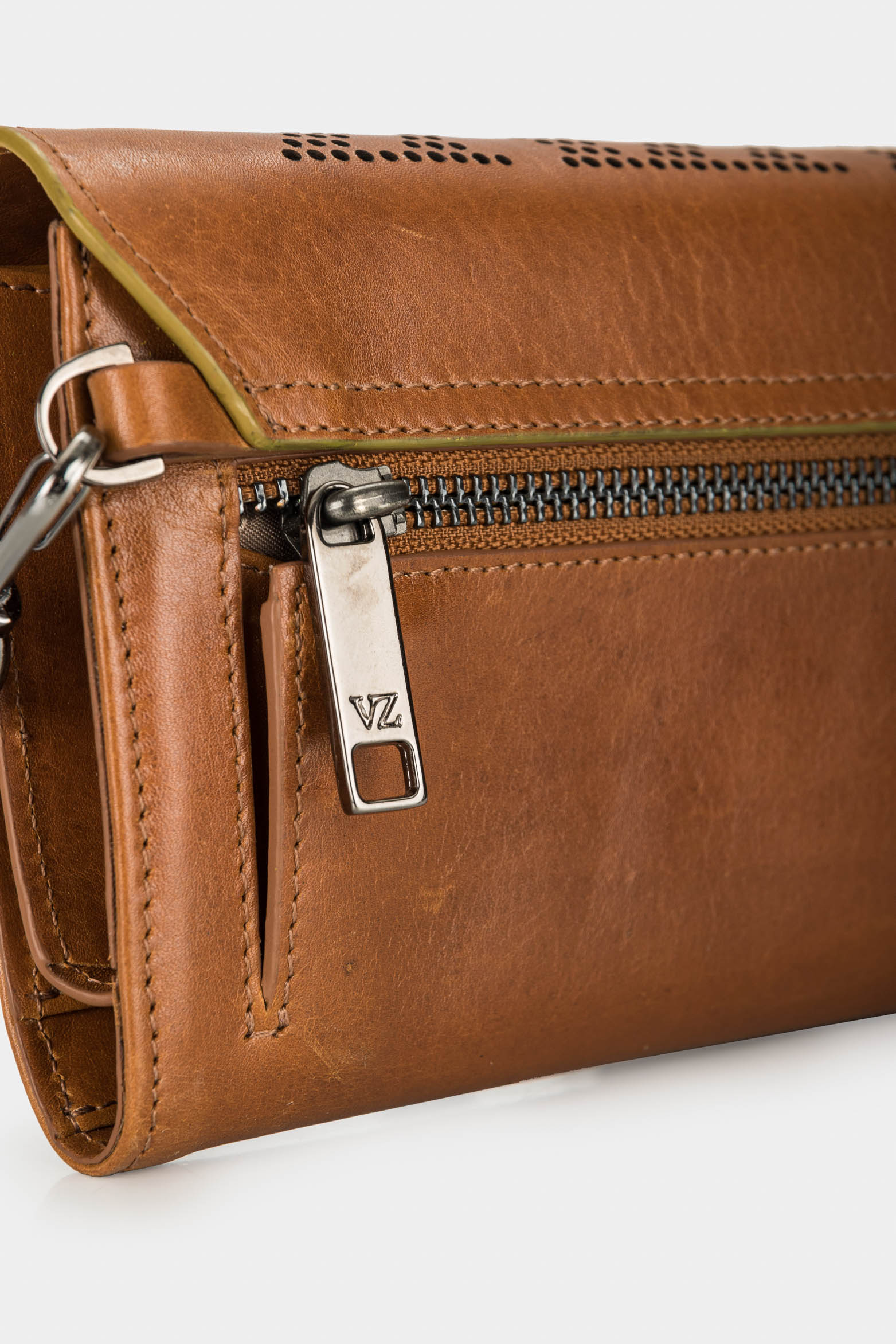 Women’s Damasco Accordion Wallet in Leather with Perforated Detail - Image 6