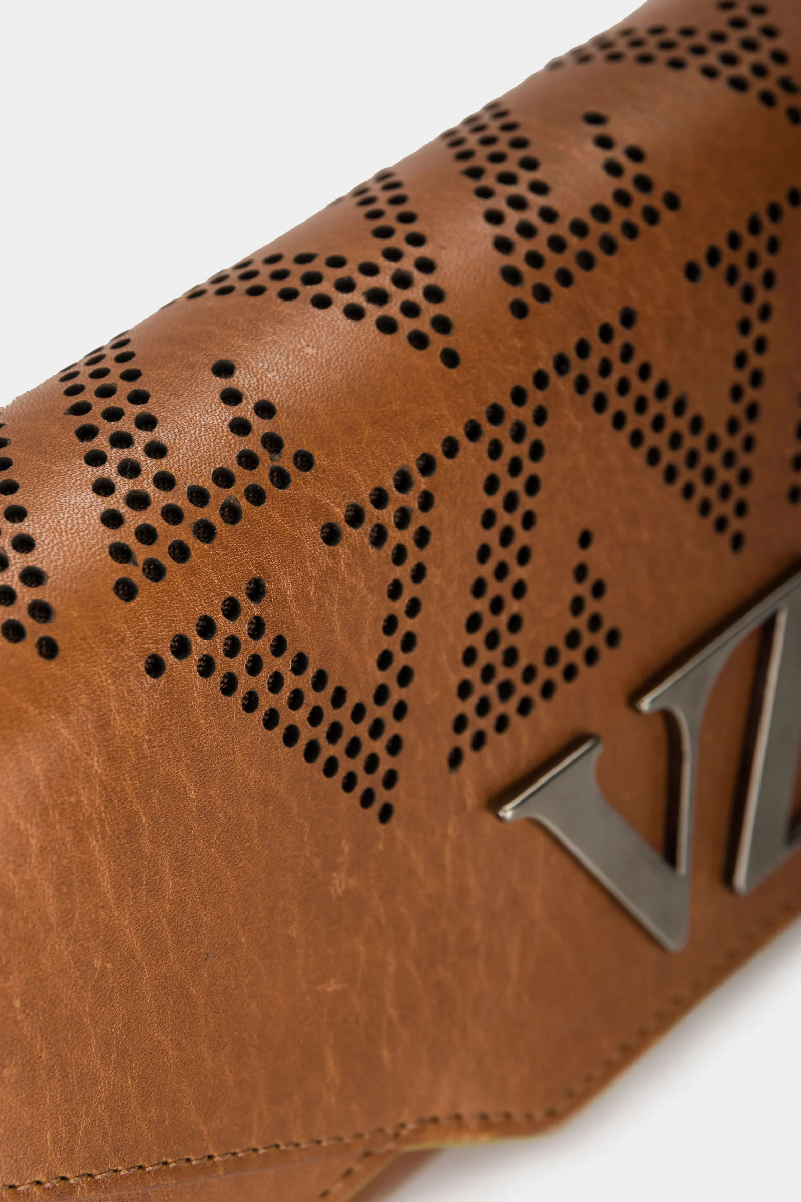 Women’s Damasco Accordion Wallet in Leather with Perforated Detail - Image 7