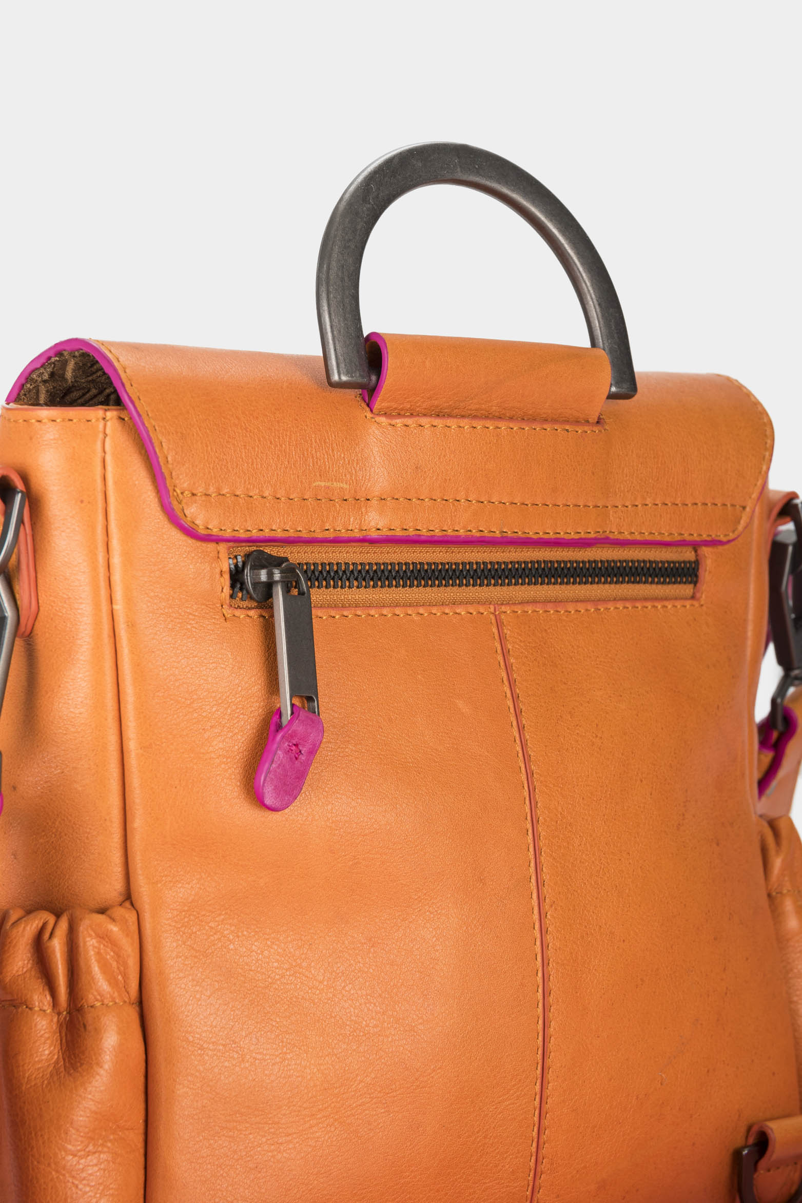 Women’s Fuerteventura Shoulder Bag/Backpack in Leather - Image 7