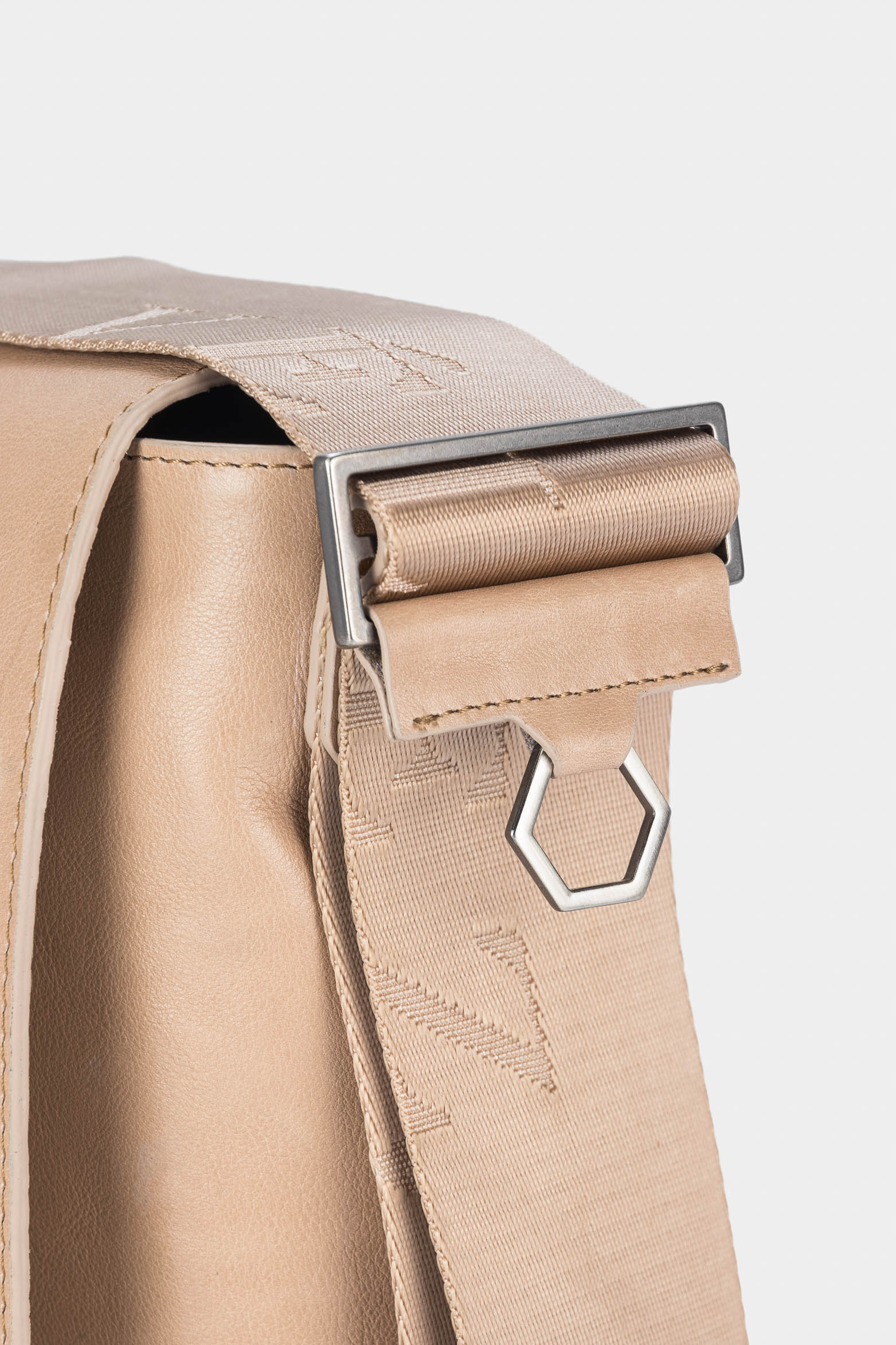 Women’s Jupiter Shoulder Handbags in Leather with Woven Detail - Image 6