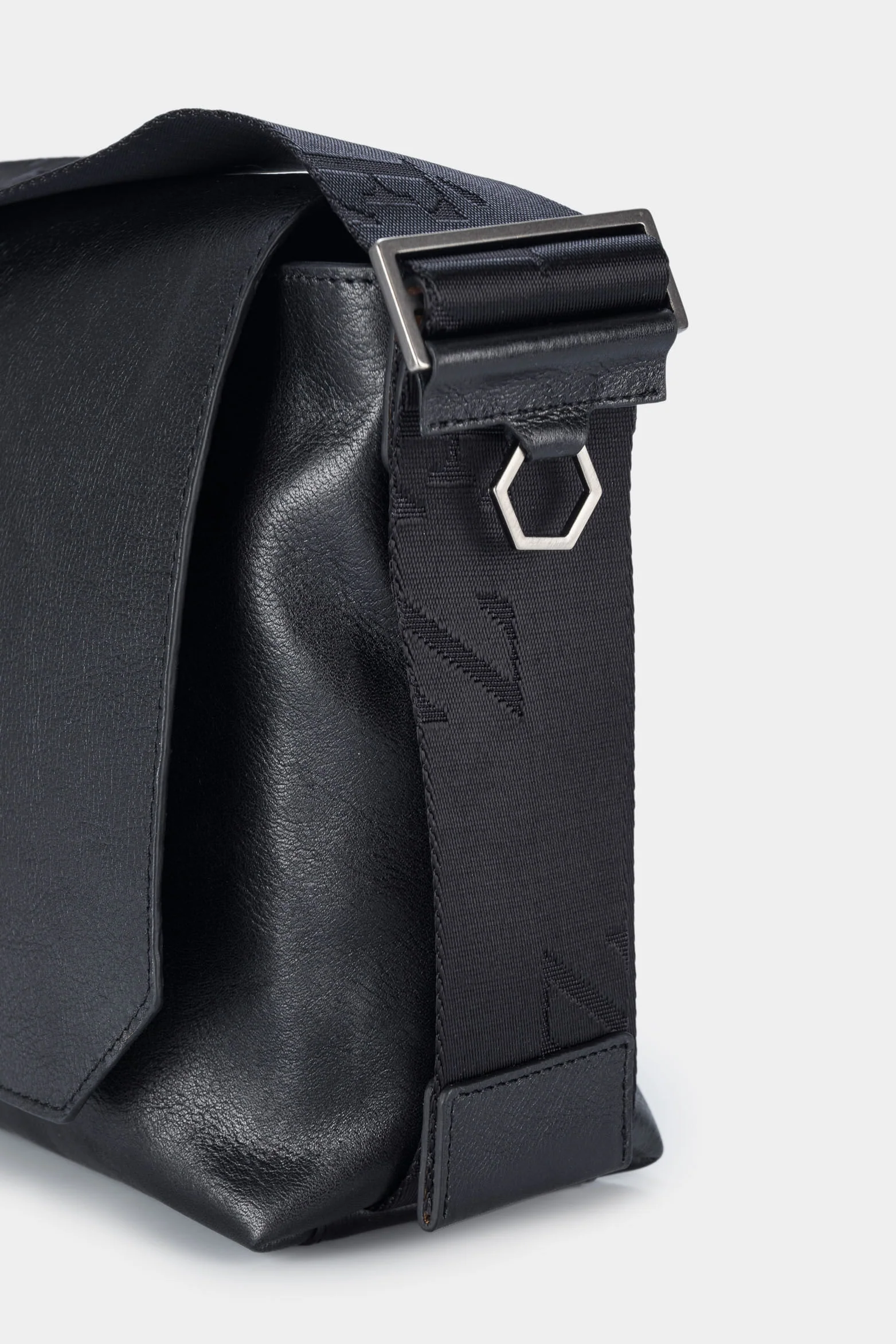 Women’s Jupiter Shoulder Handbags in Leather with Woven Detail - Image 6