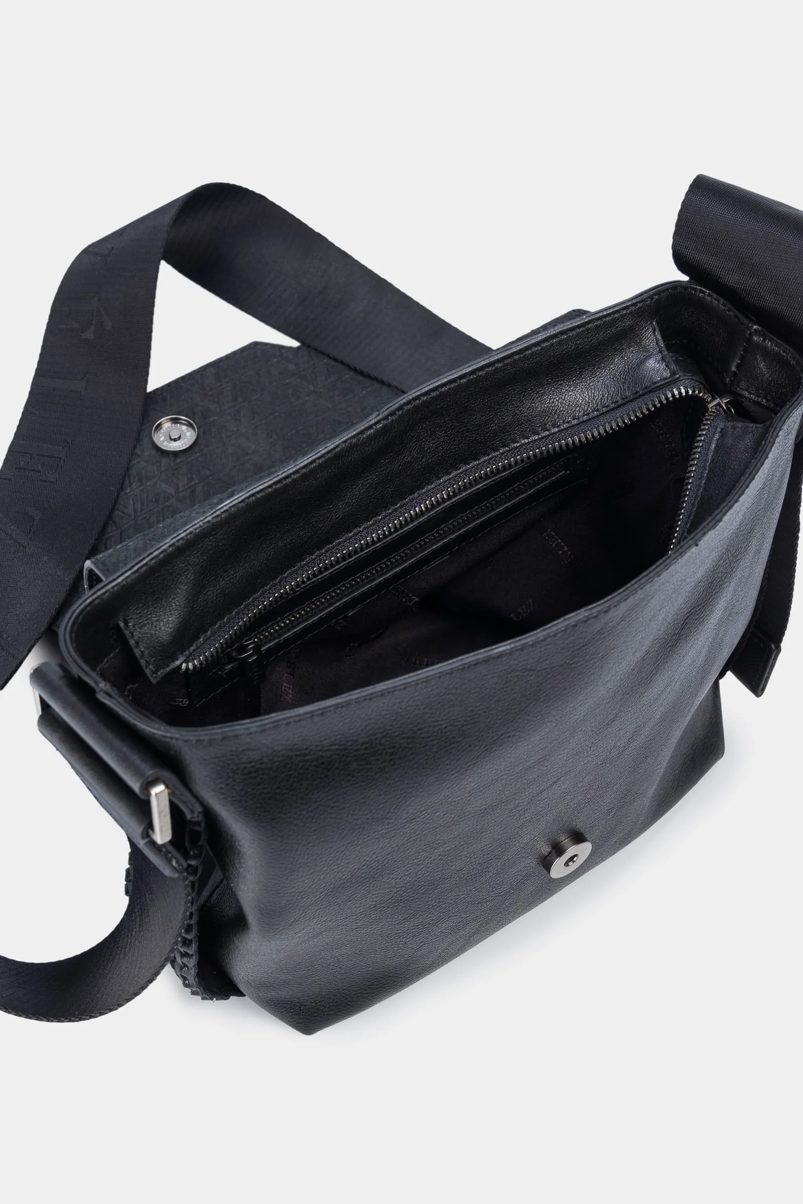 Women’s Jupiter Shoulder Handbags in Leather with Woven Detail - Image 7