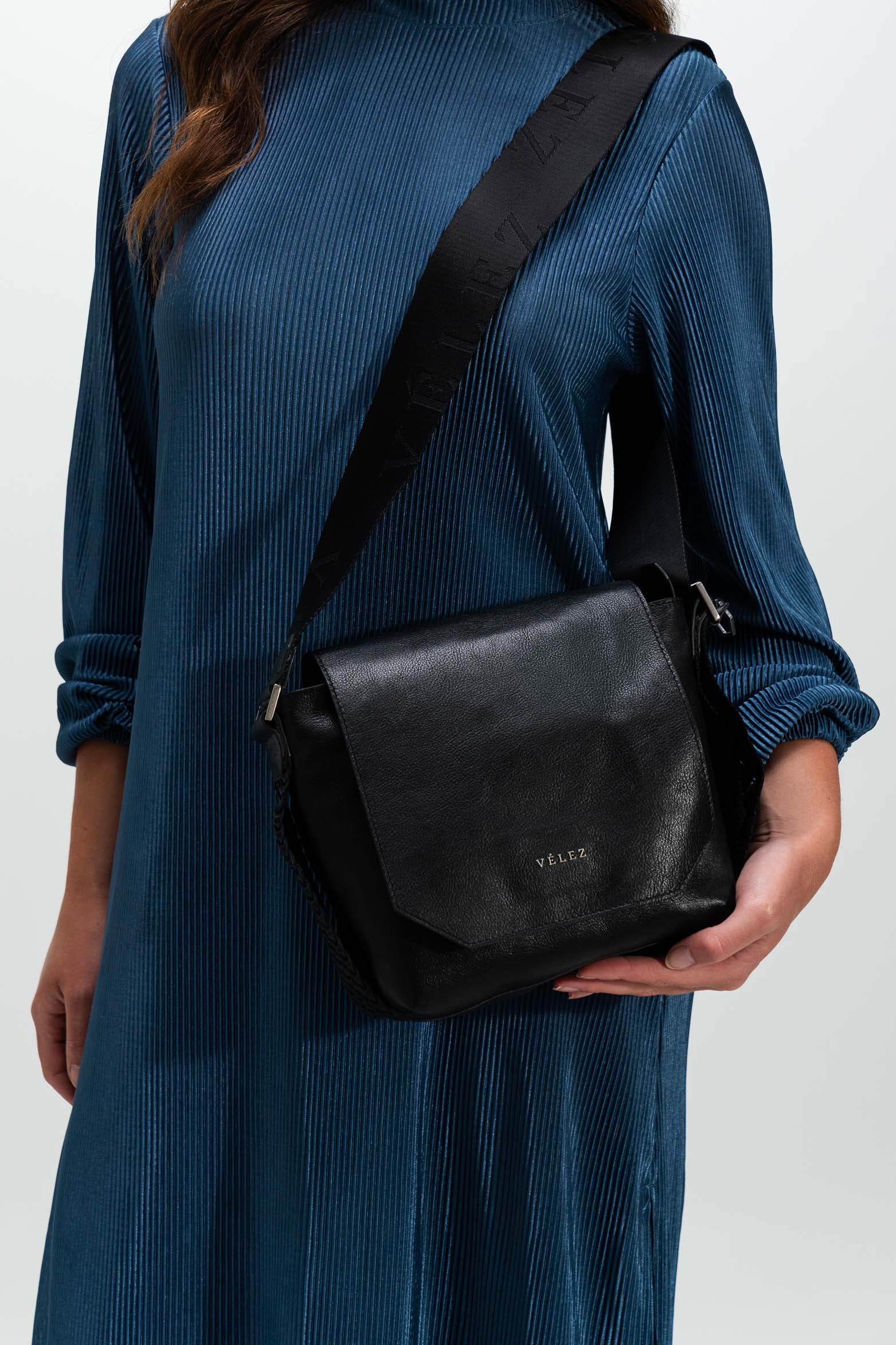 Women’s Jupiter Shoulder Handbags in Leather with Woven Detail - Image 8