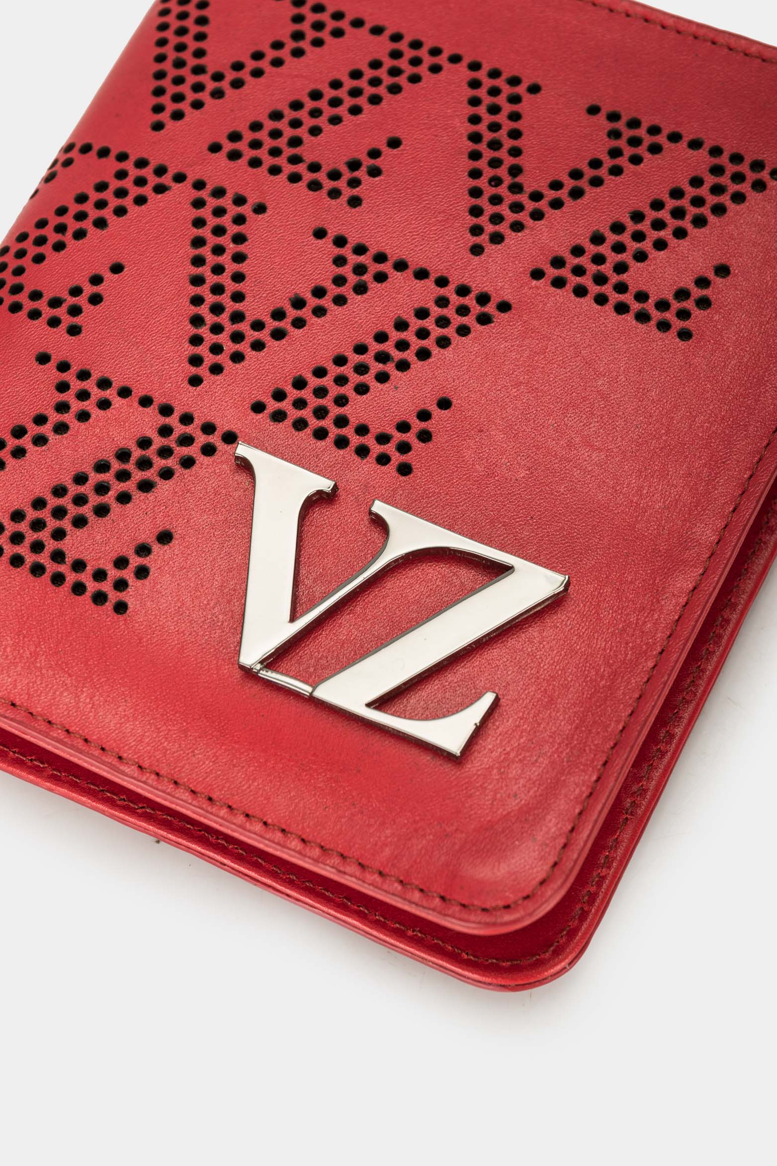 Women’s Kubor Leather Wallet with Metallic VZ Appliqué - Image 4
