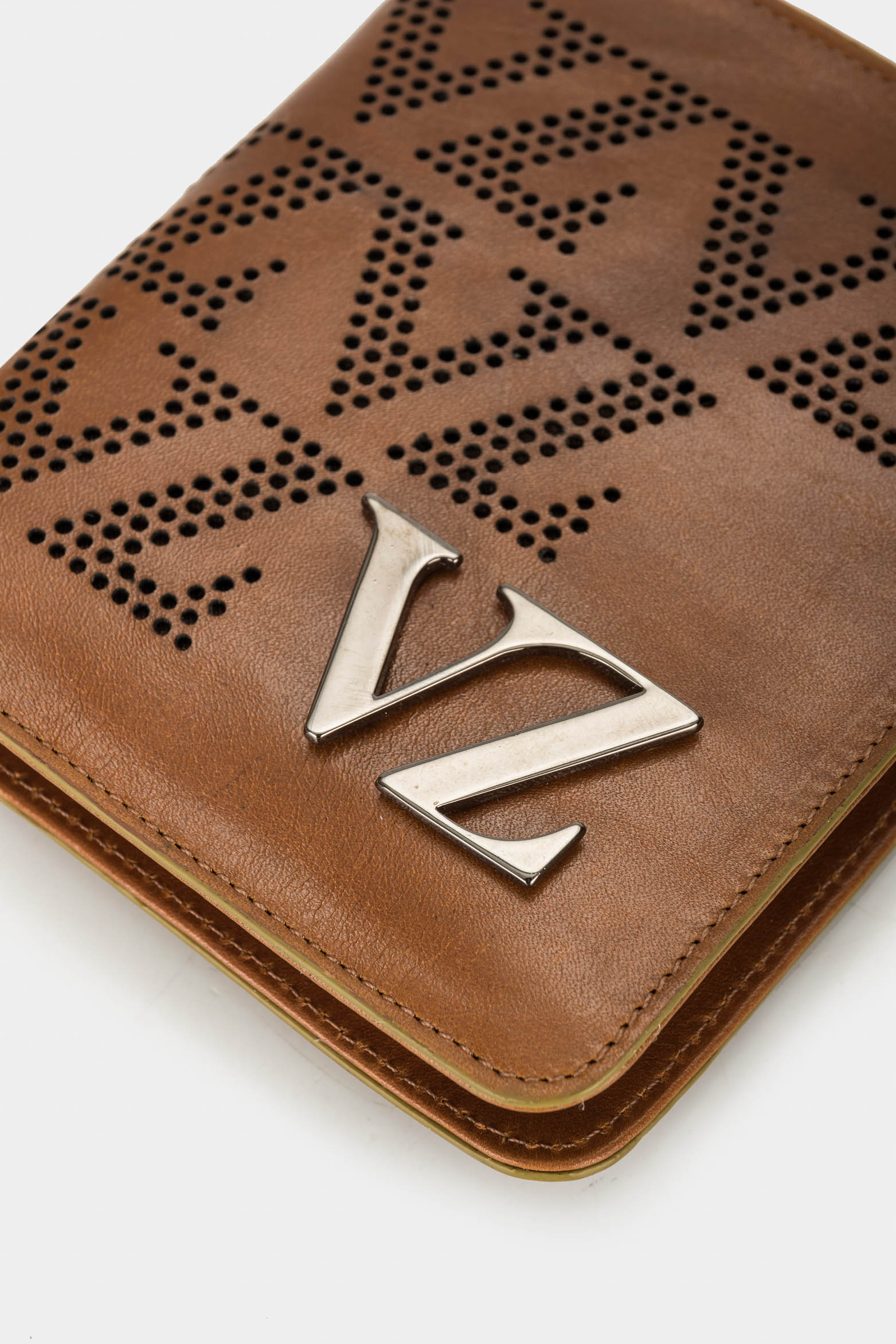 Women’s Kubor Leather Wallet with Metallic VZ Appliqué - Image 4