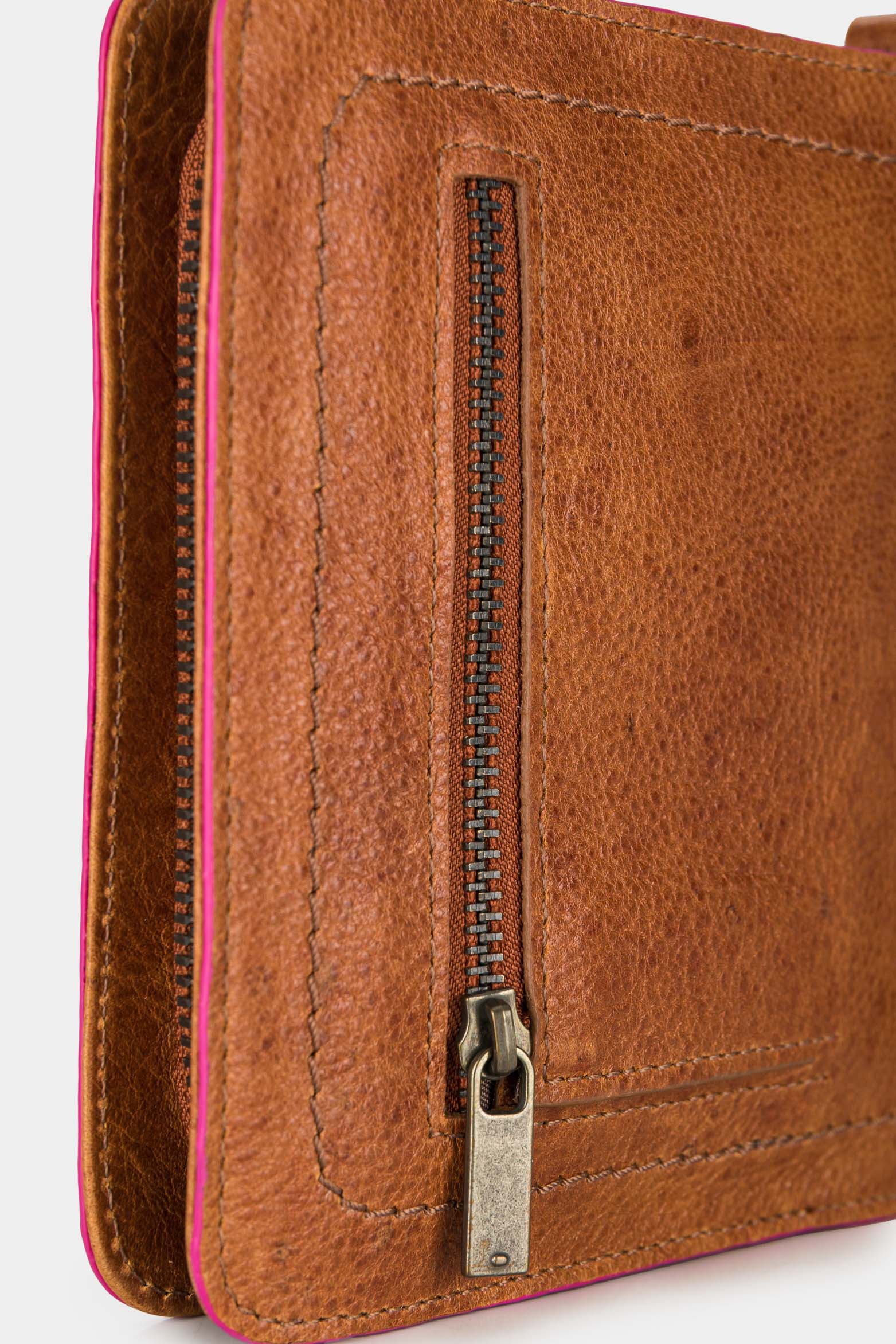 Women’s Kubor Leather Wallet with Wrist Strap - Image 6