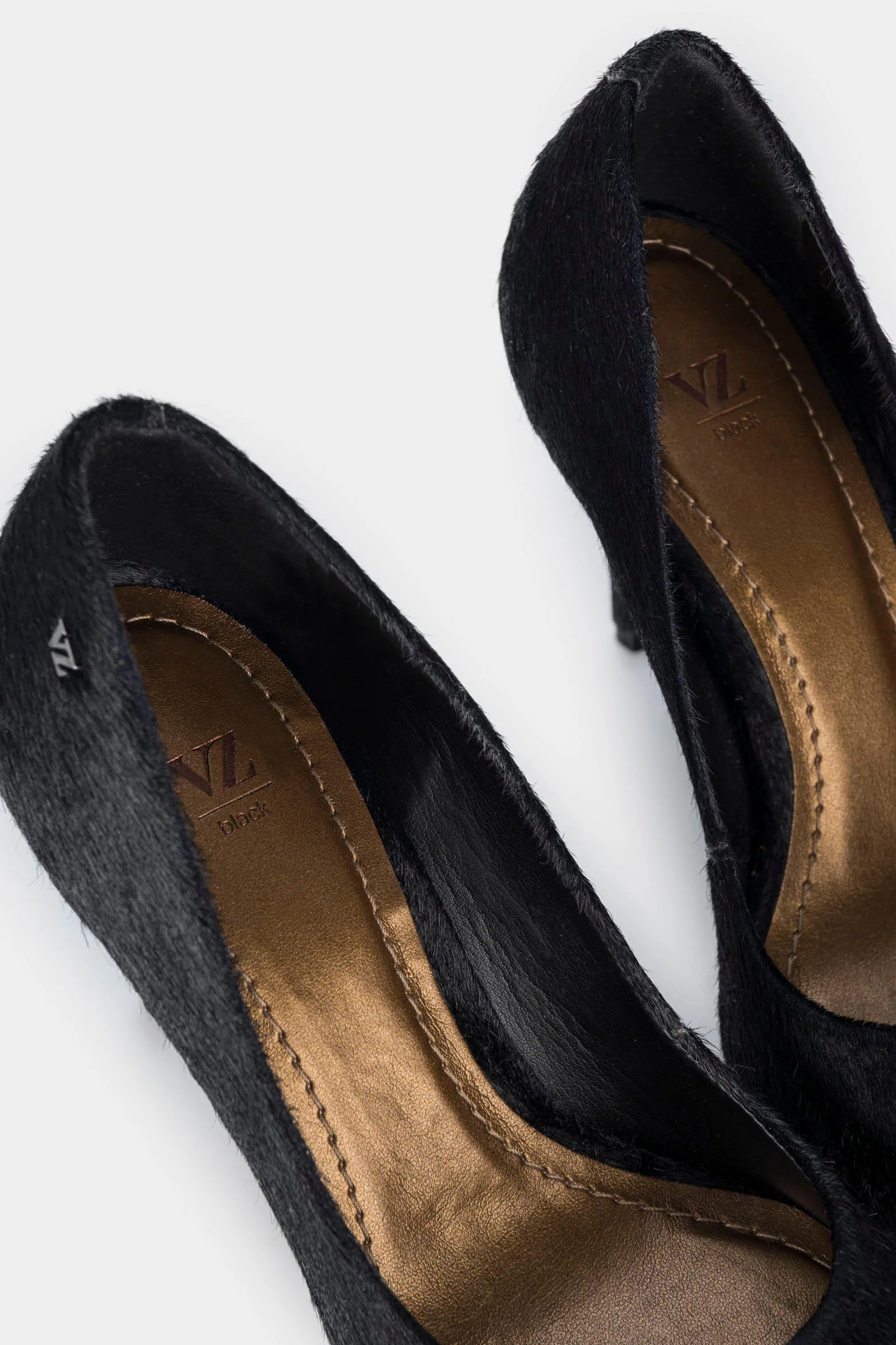 Women’s Morocco Pump in Black Leather with Pointed Toe - Image 5