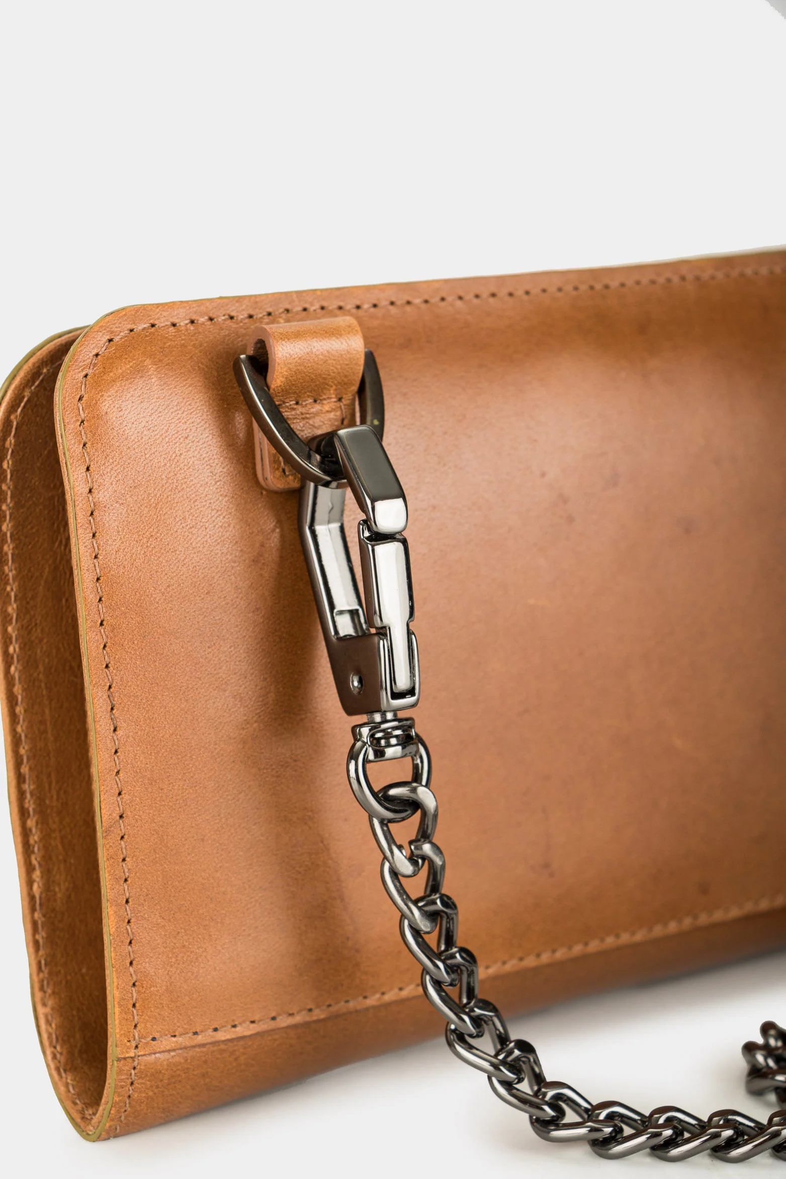 Women’s Parbat Accordion Wallet in Leather with Perforated Detail - Image 5