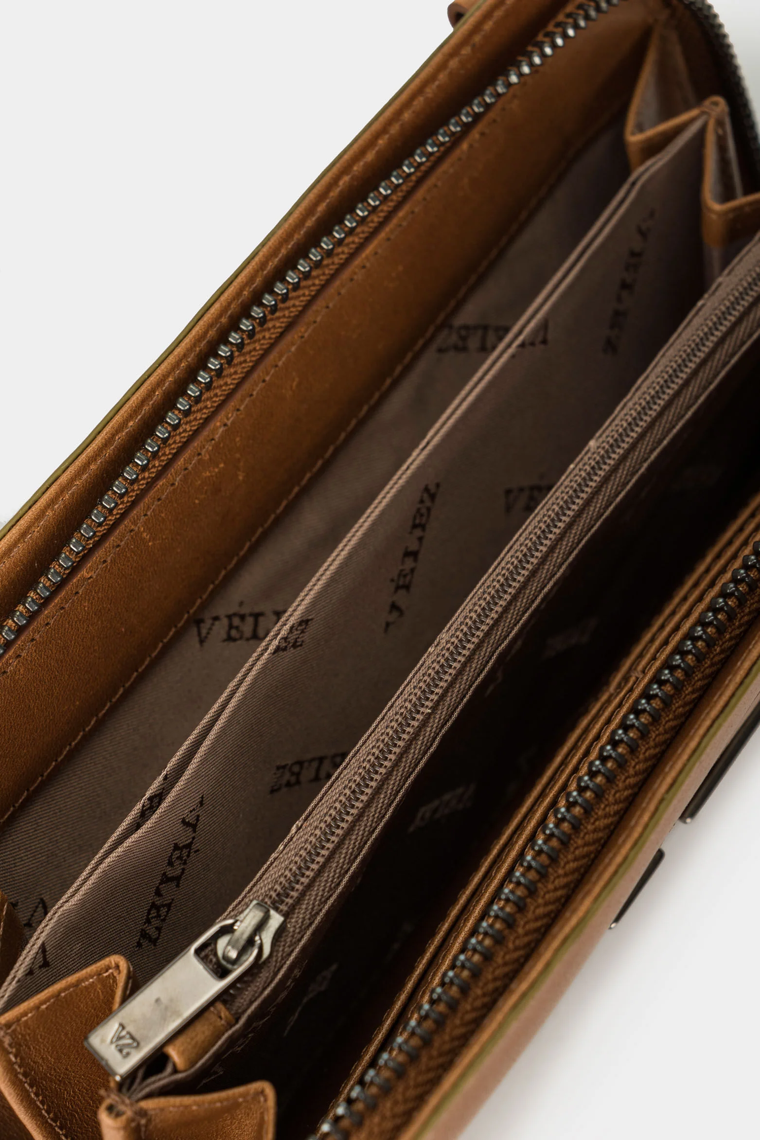 Women’s Parbat Accordion Wallet in Leather with Perforated Detail - Image 6
