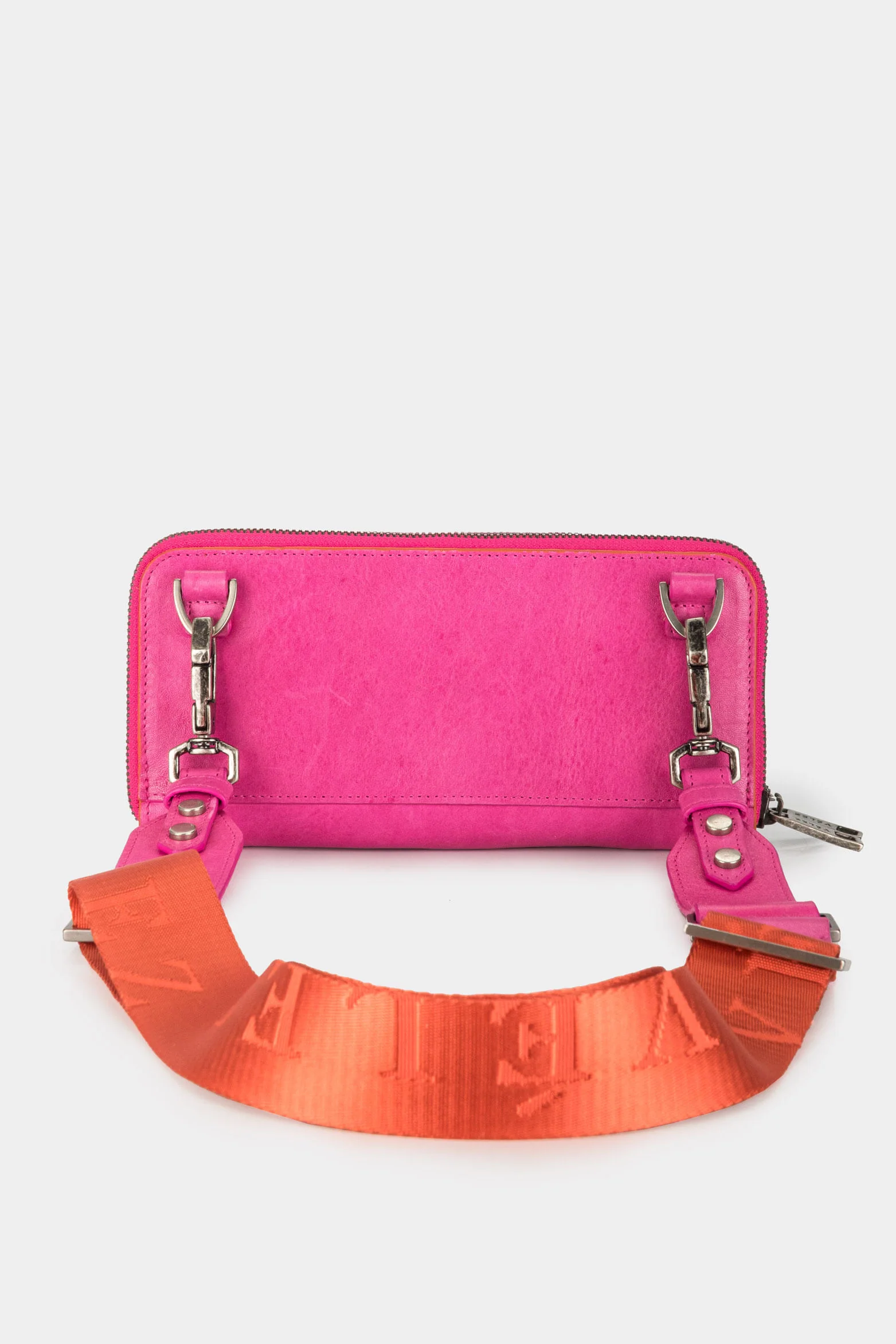 Women’s Singapore Accordion Wallet in Leather with Seatbelt-Style Strap - Image 3