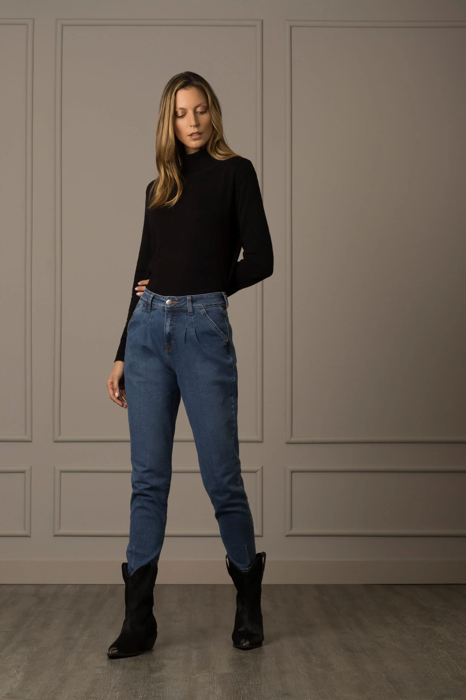 Women’s Tausia Mom-Fit Jean with Metallic Details - Image 2