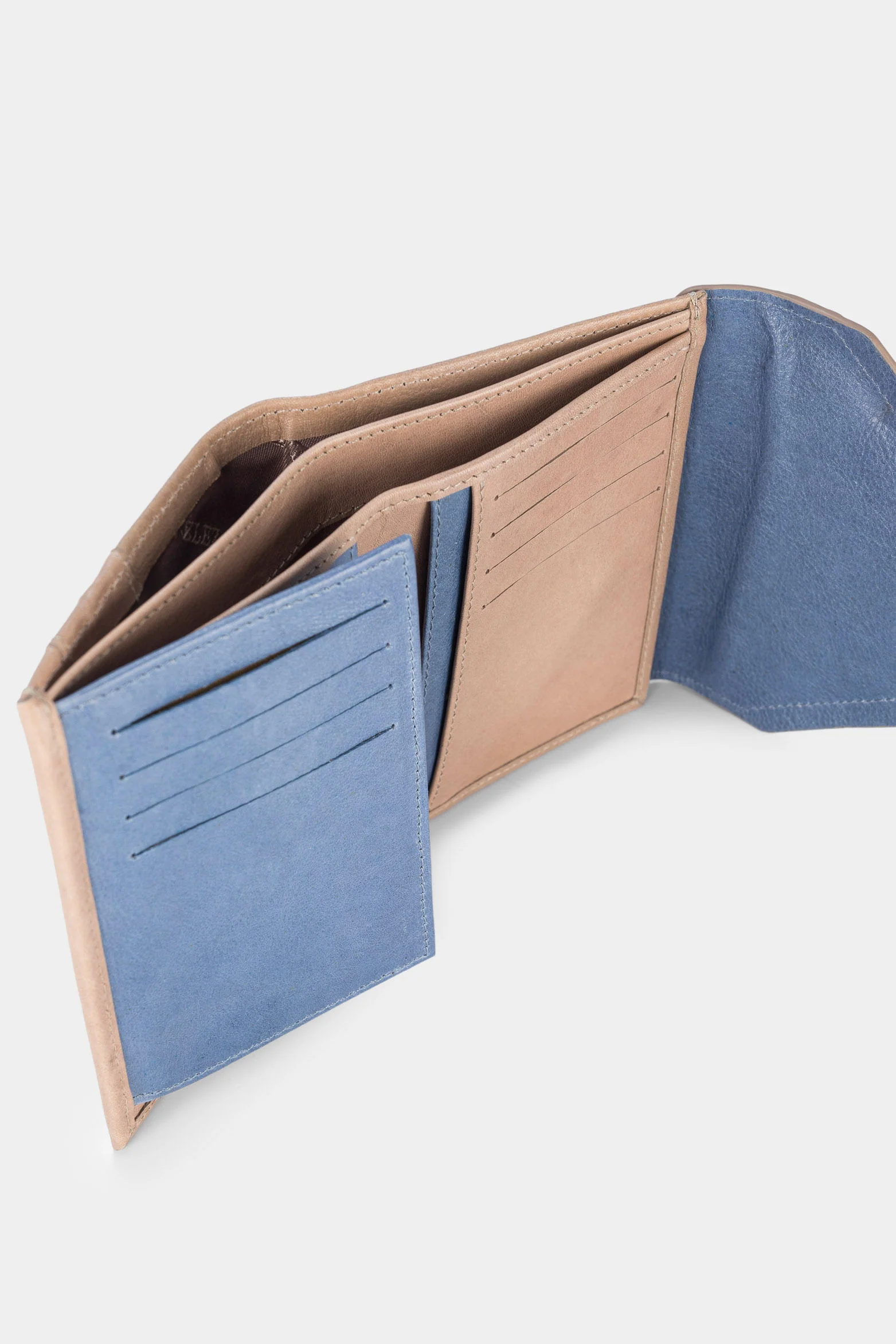 Women’s Twist Wallet in Leather with Snap Closure System - Image 6