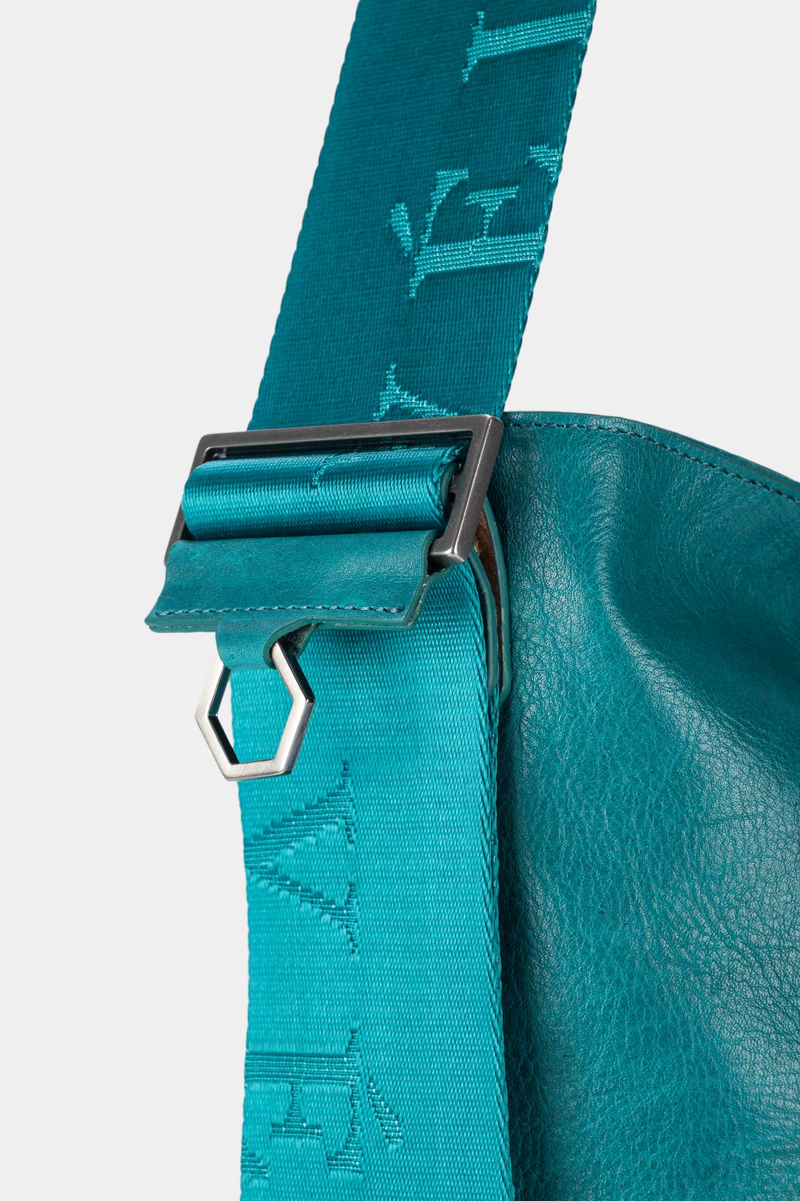 Women’s Venus Shopper Handbags in Leather with Woven Side Detail - Image 5