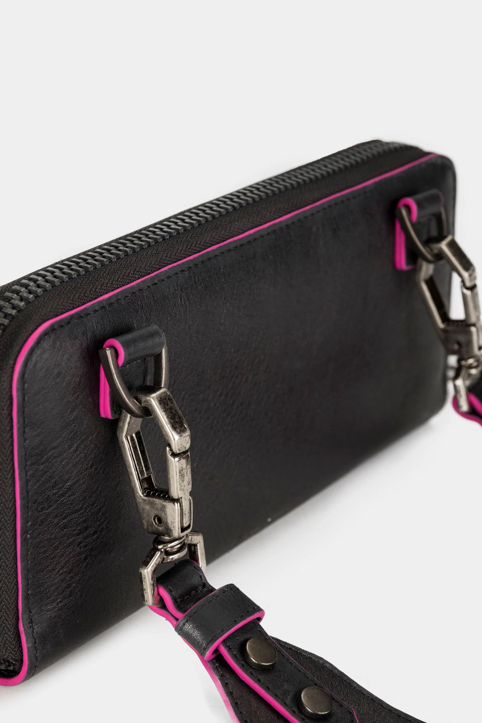Women’s Vesuvius Leather Zip-Around Wallet with Removable Strap - Image 4