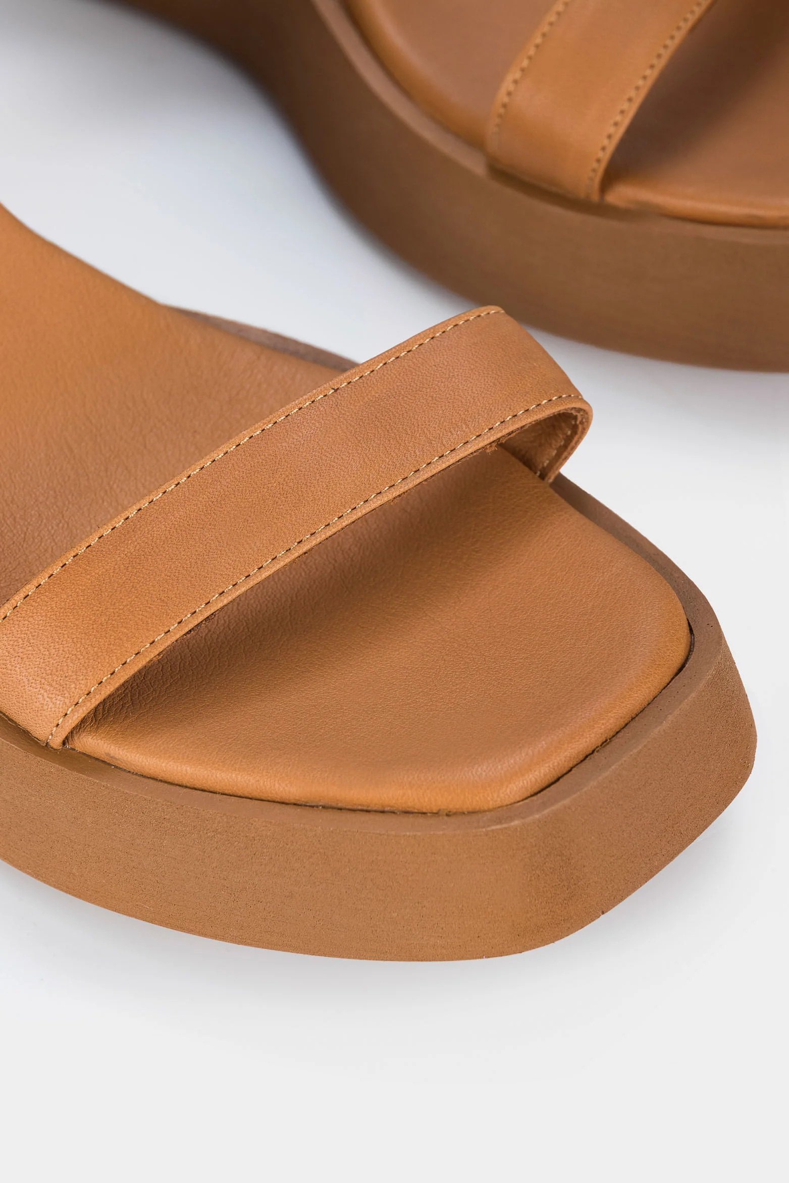 Women’s Wengen Platform Sandal in Leather with Square Toe - Image 4