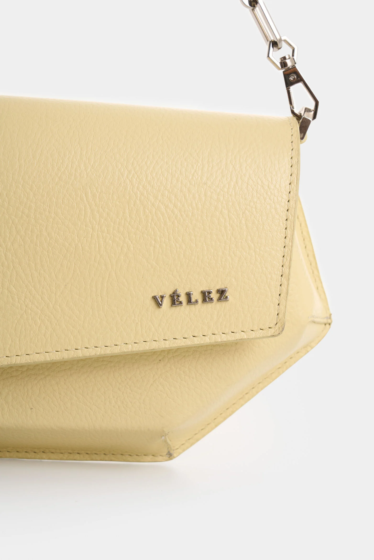 Women's Leather Bowling Hexa Baguette Bag with Chain Detail - Image 4
